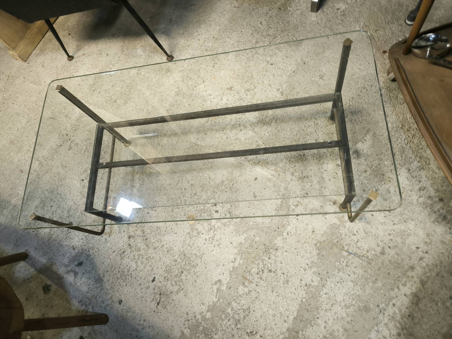 Double-tier coffee table in steel and bronze as well as glass
