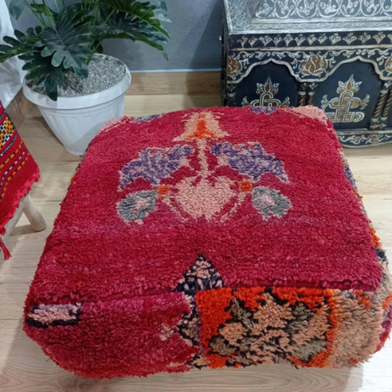 Handmade Berber pouf in wool 60 X 60 X 20 CM