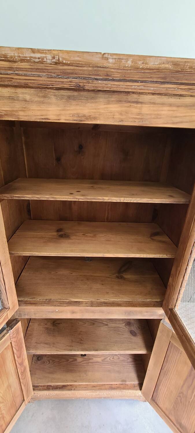 Wooden mesh linen cupboard