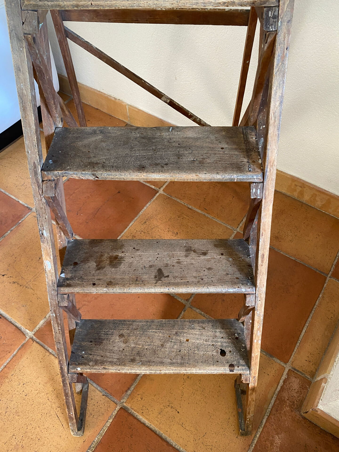 Wooden painter's step ladder