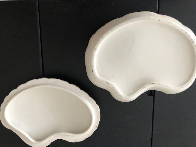 Porcelain candy box with floral motifs, late 19th century