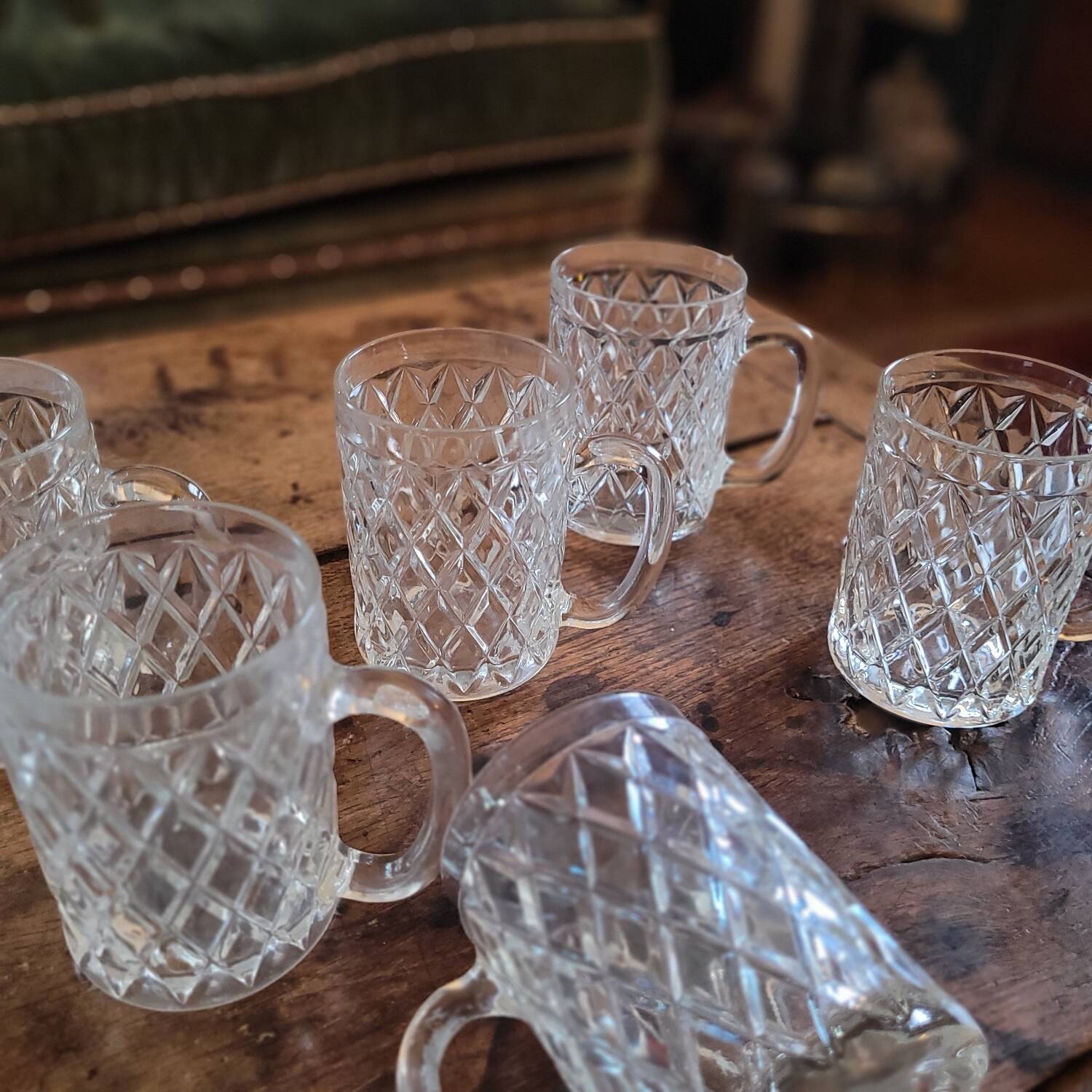 6 mazagrans en verre pressé motif diamant