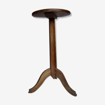 Pedestal table