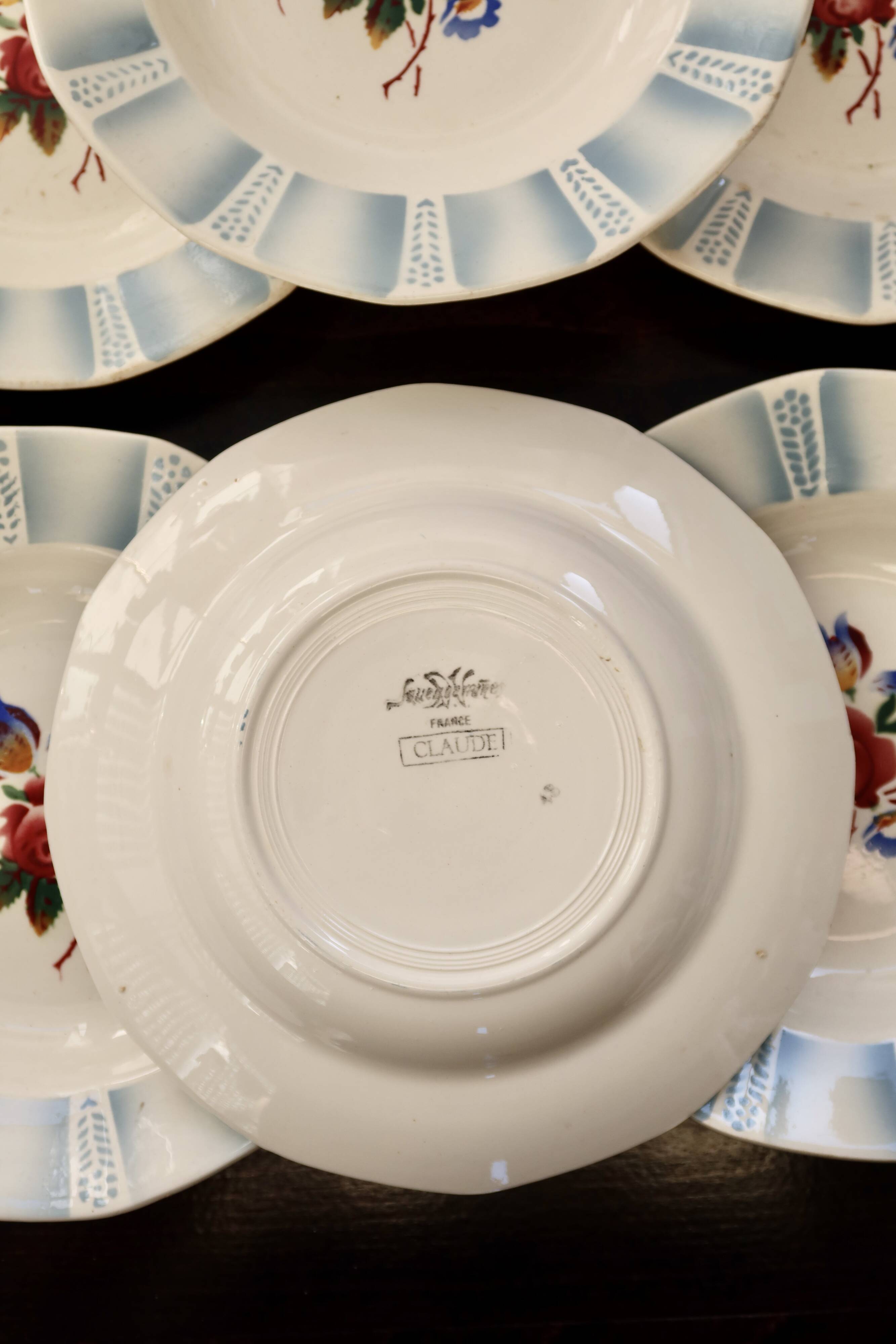6 vintage Sarreguemines "Claude" deep plates - Earthenware with floral decoration