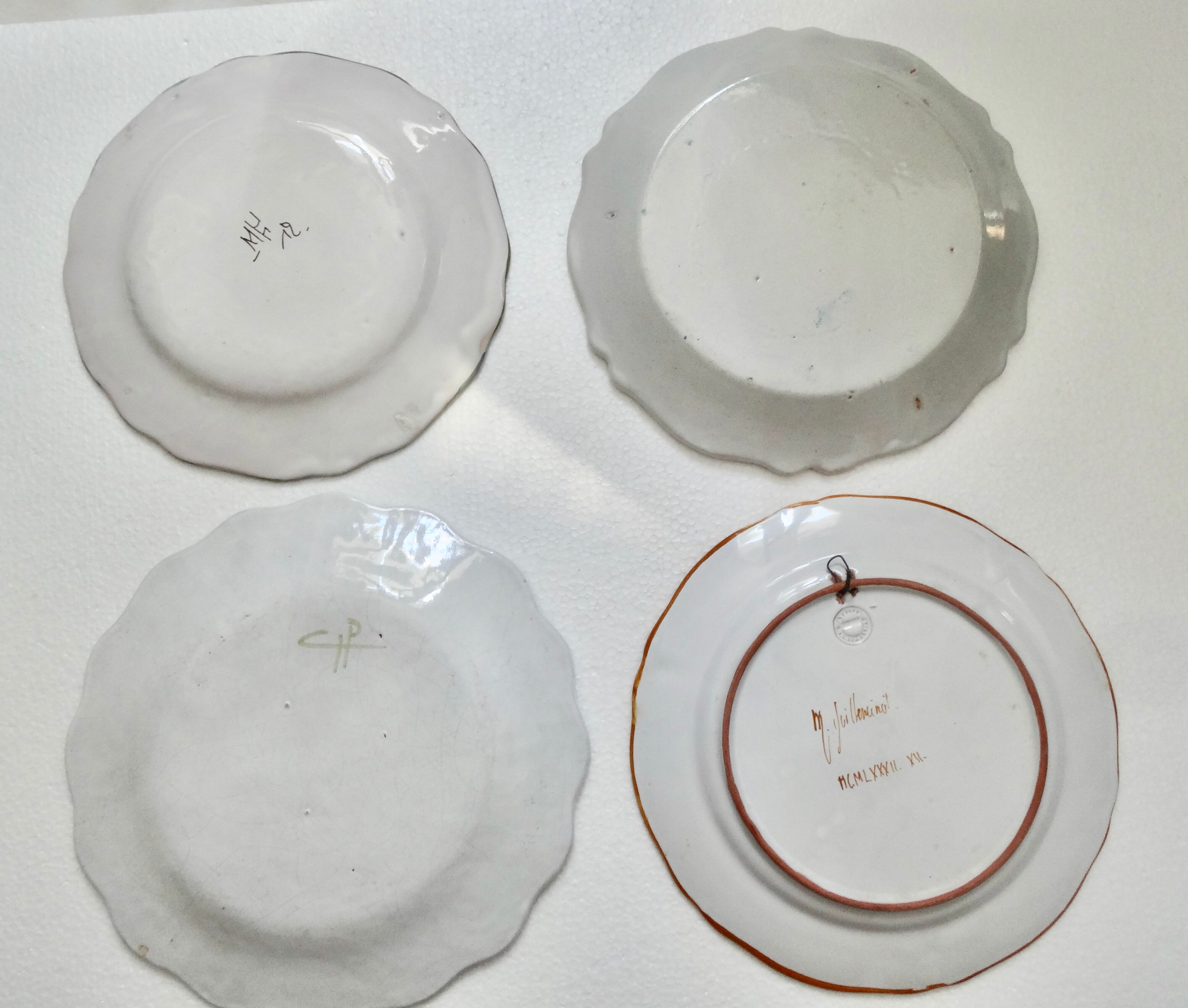 Lot 4 ceramic plates
