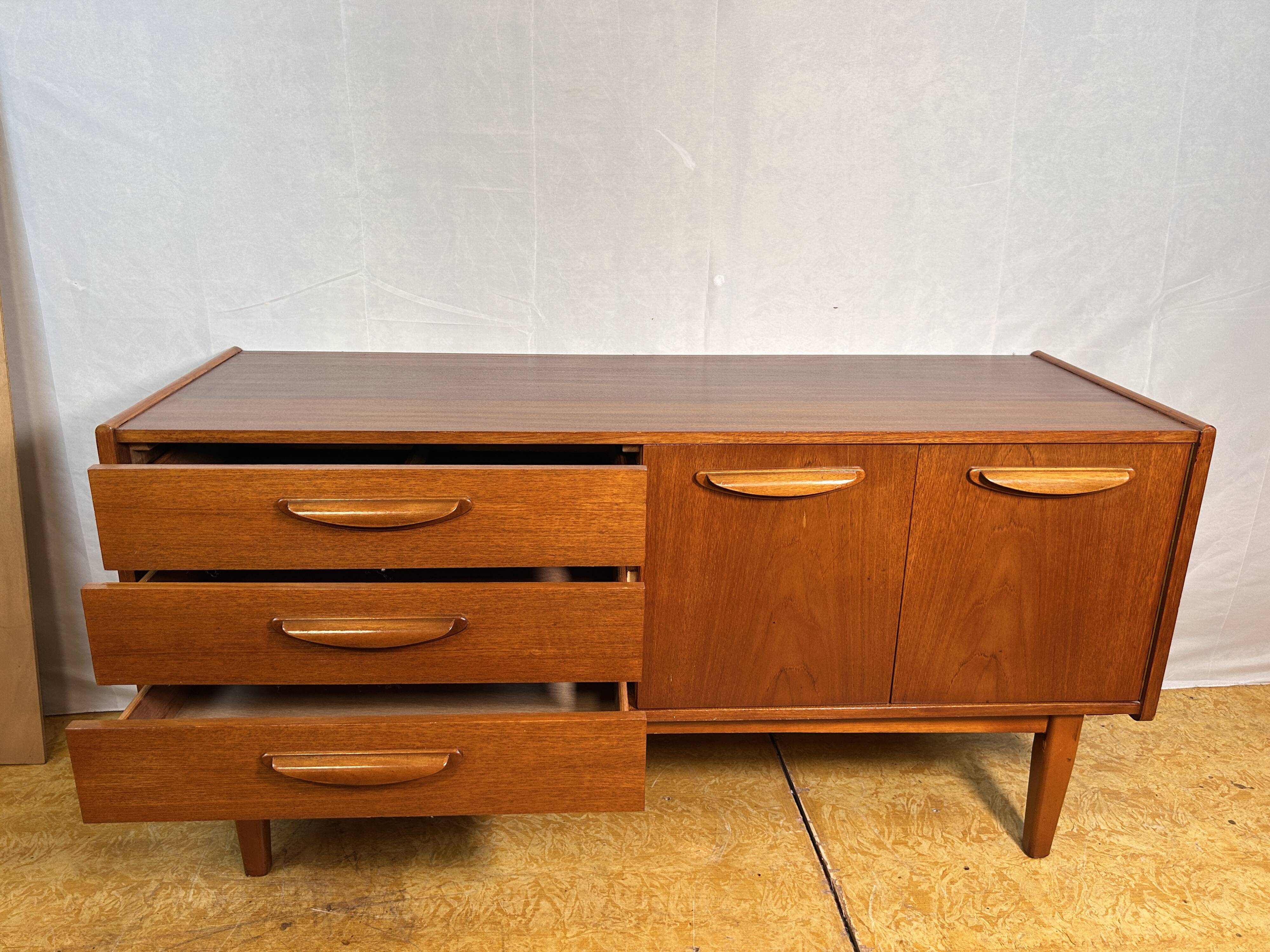Buffet rétro vintage en teck du milieu du siècle par Stonehill – Gamme Stateroom 1960