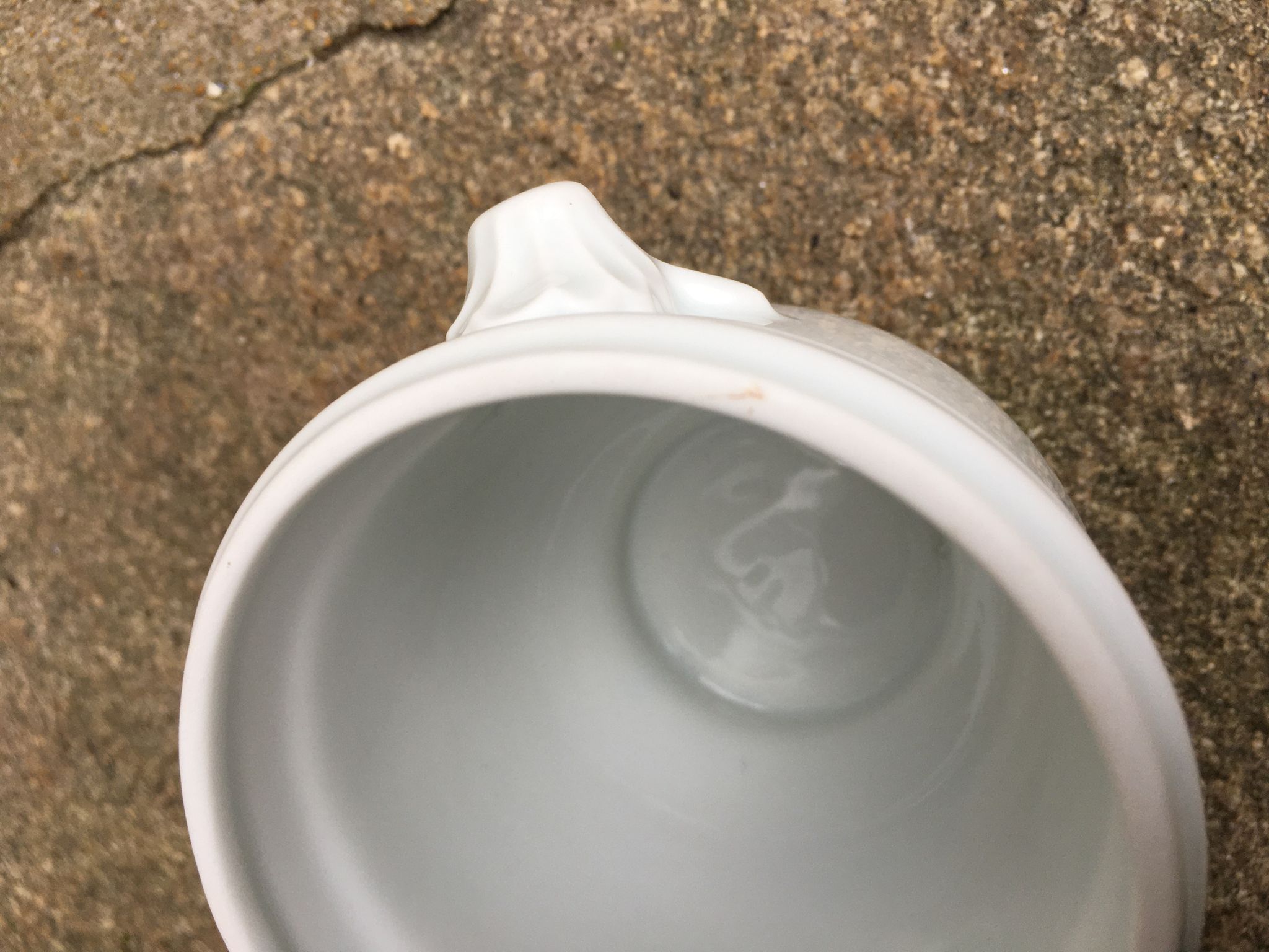 Cache pot moutardier ou saucière en porcelaine blanche