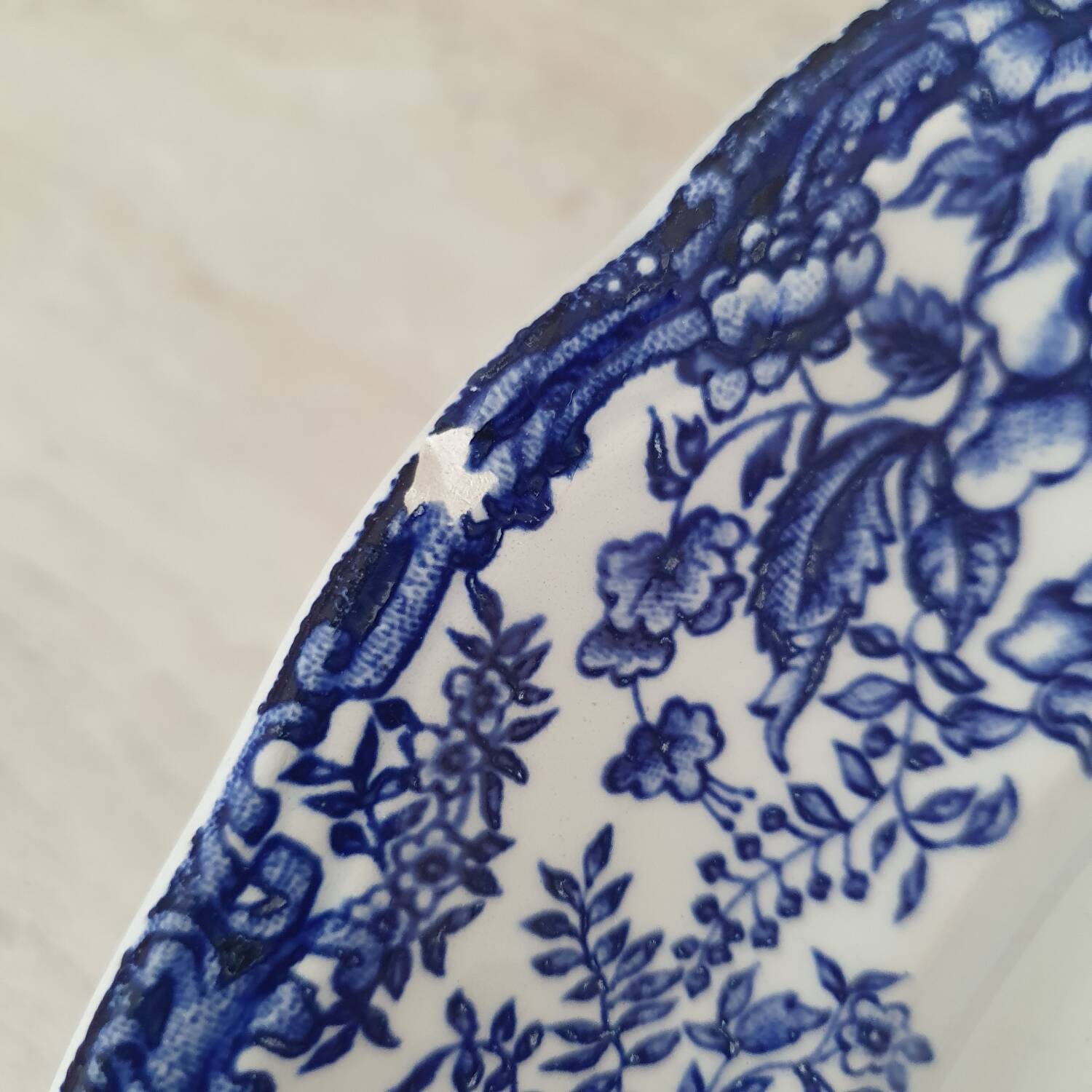 6 earthenware plates with floral and pastoral scene motifs