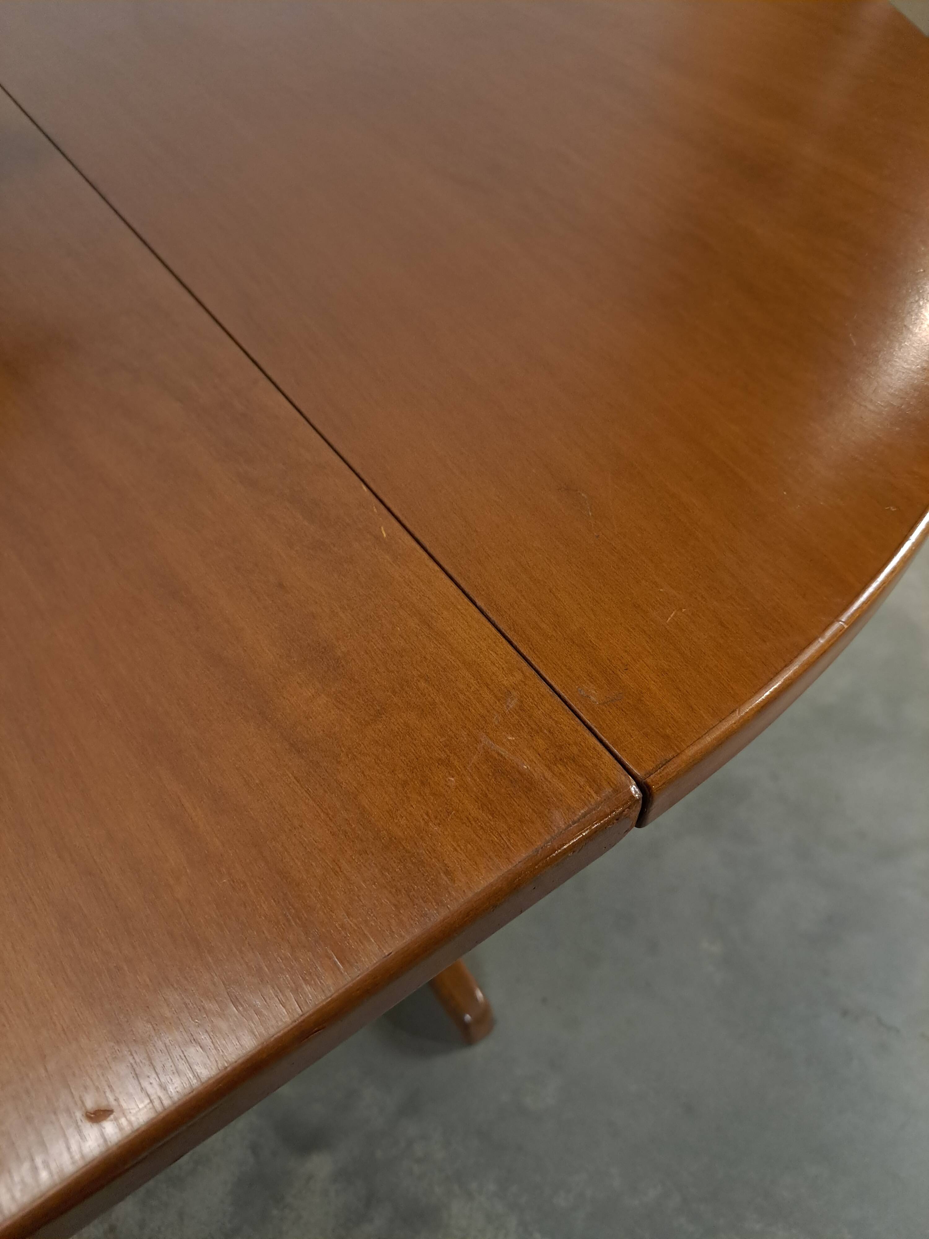 Ronde uitschuifbare eettafel Thonet