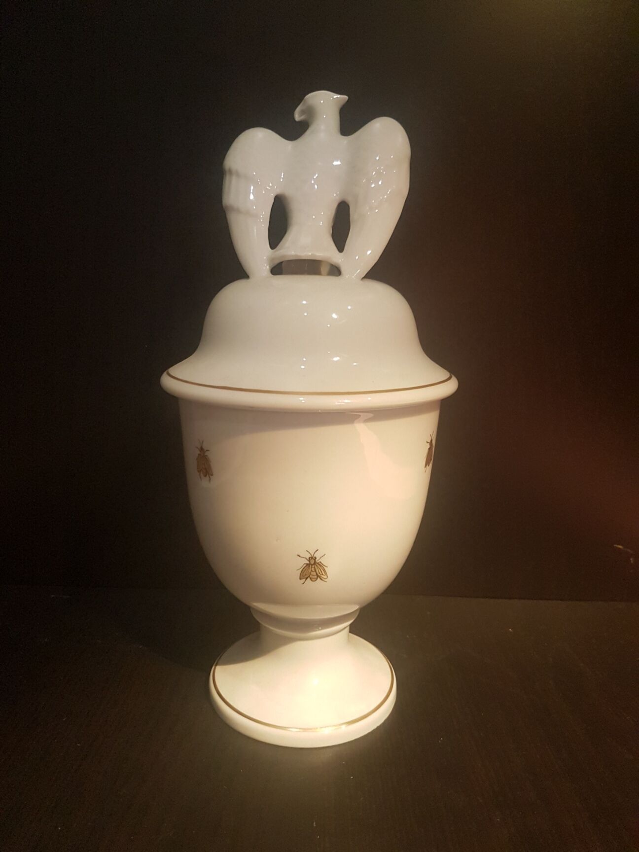 Porcelain pharmacy pot