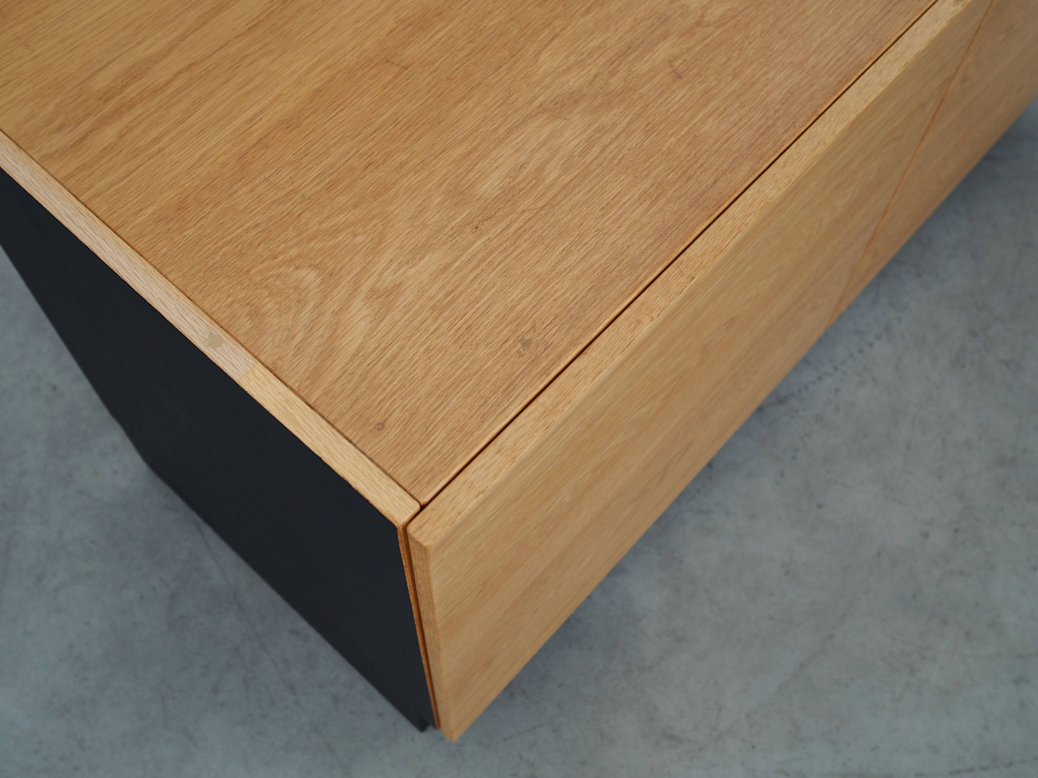 Buffet en frêne, design danois, années 1970, production : Danemark