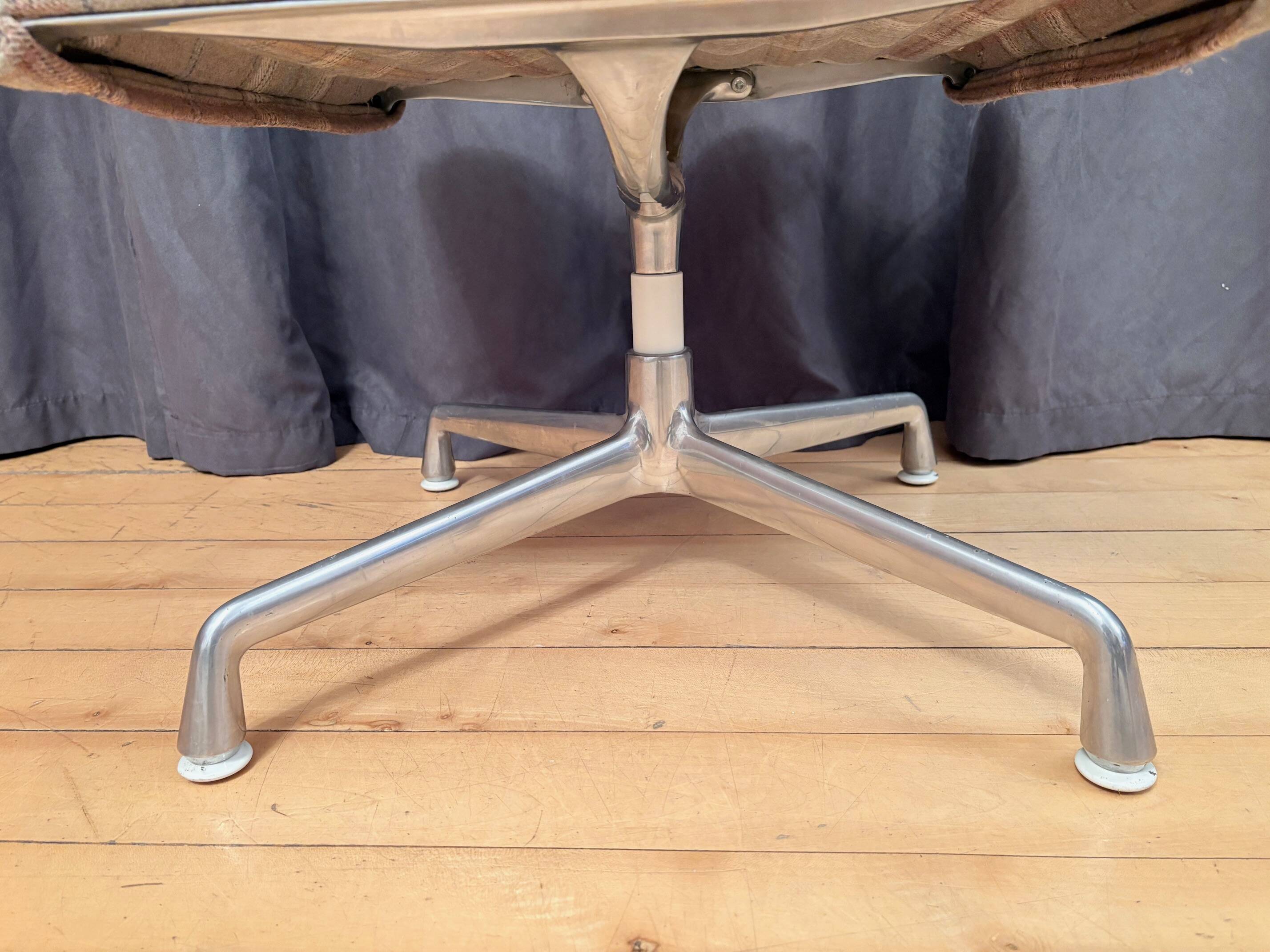 EA 125 Footstool by Charles & Ray Eames, Vitra, Switzerland