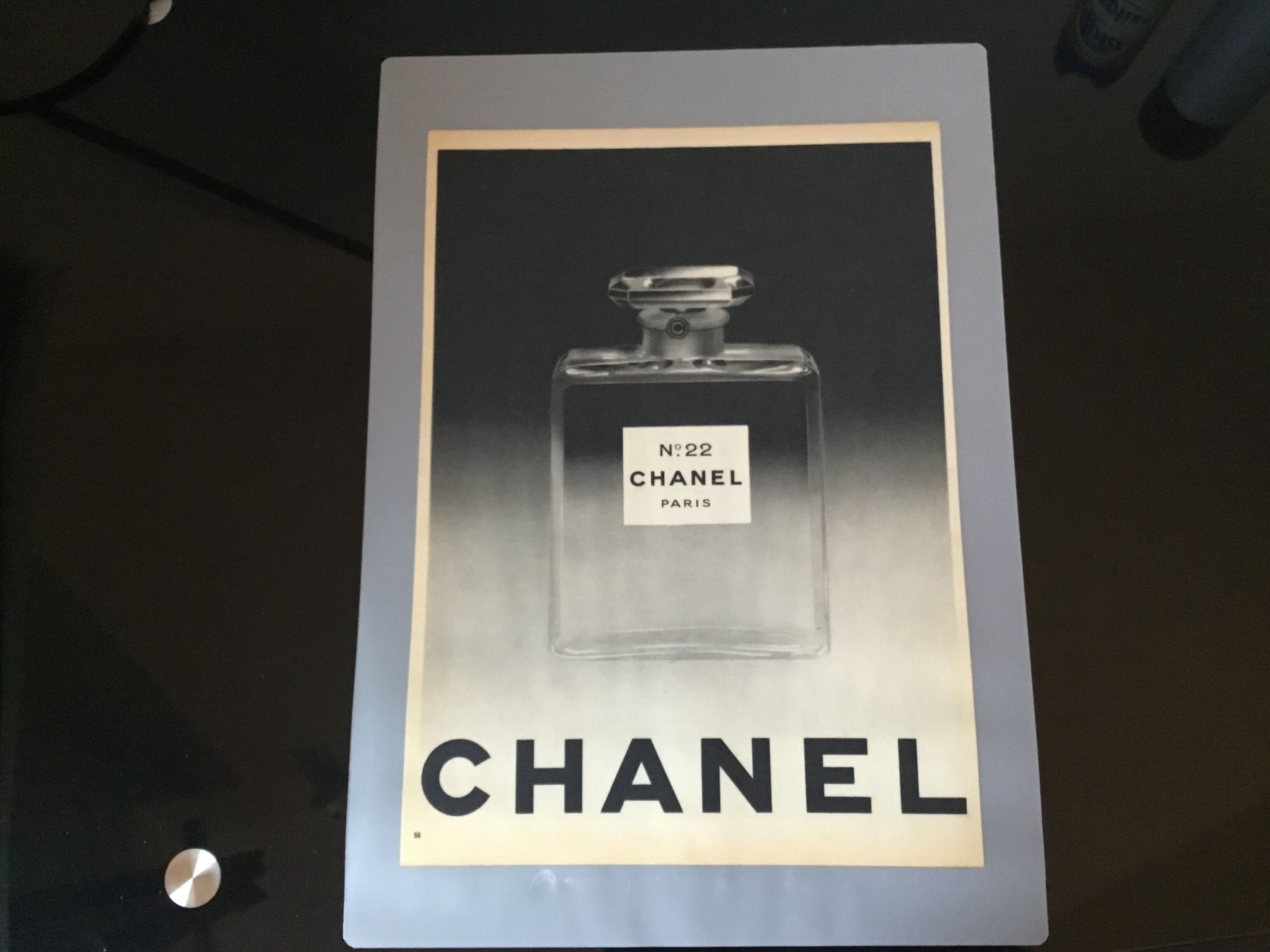 Vintage advertising to frame Chanel n22