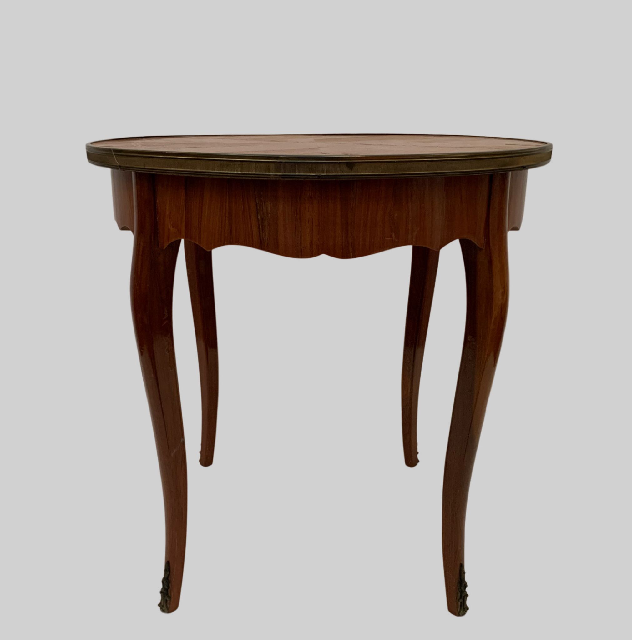 Round pedestal table Louis XV style veneer of rosewood XX century