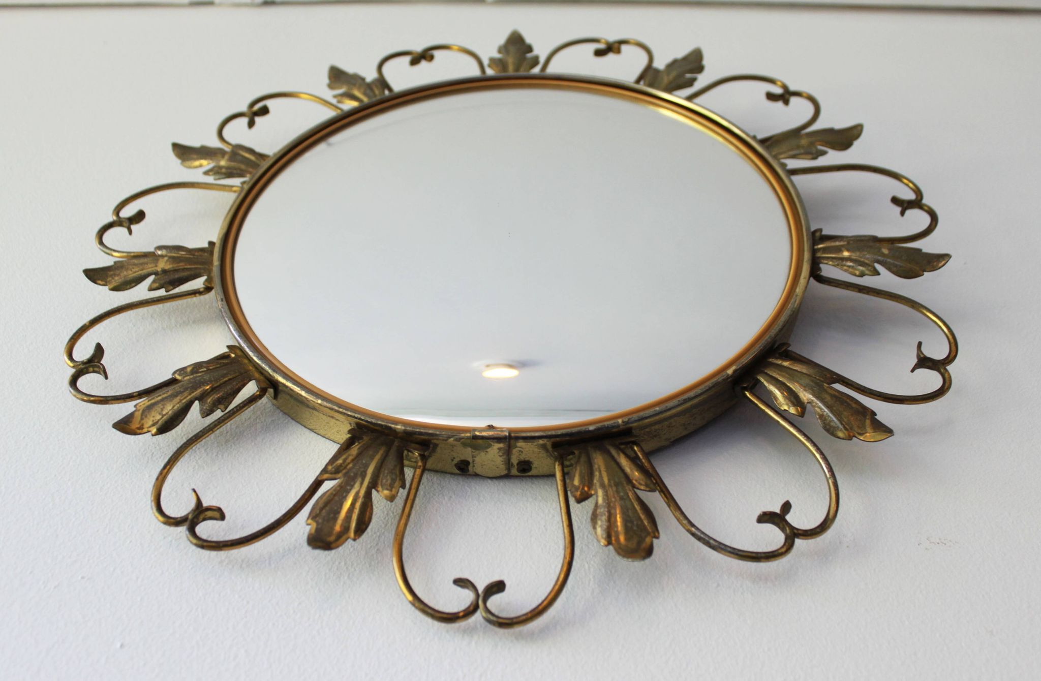 Miroir soleil,« Oeil de Sorcière » en laiton, attribué à la fabrique belge