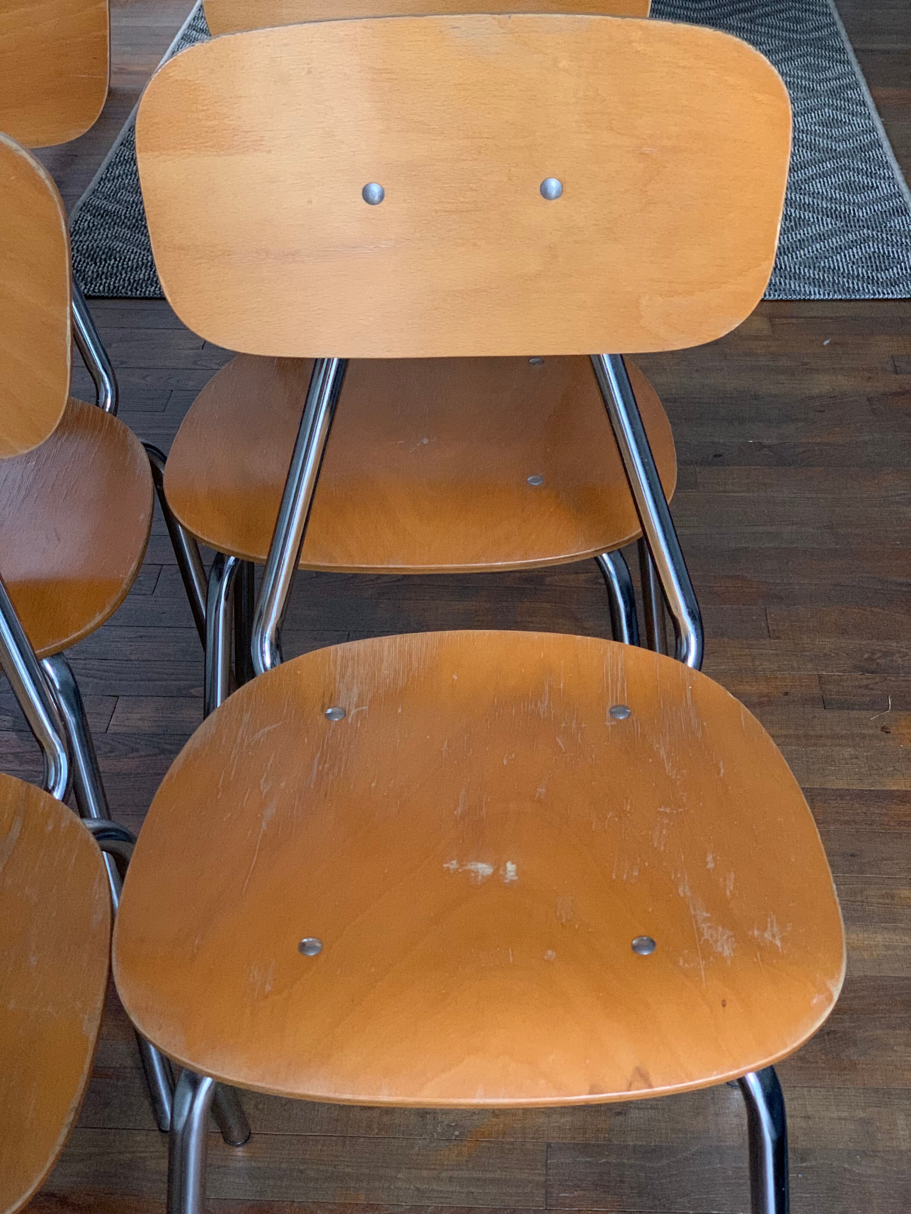 Chaises vintage en bois et chrome