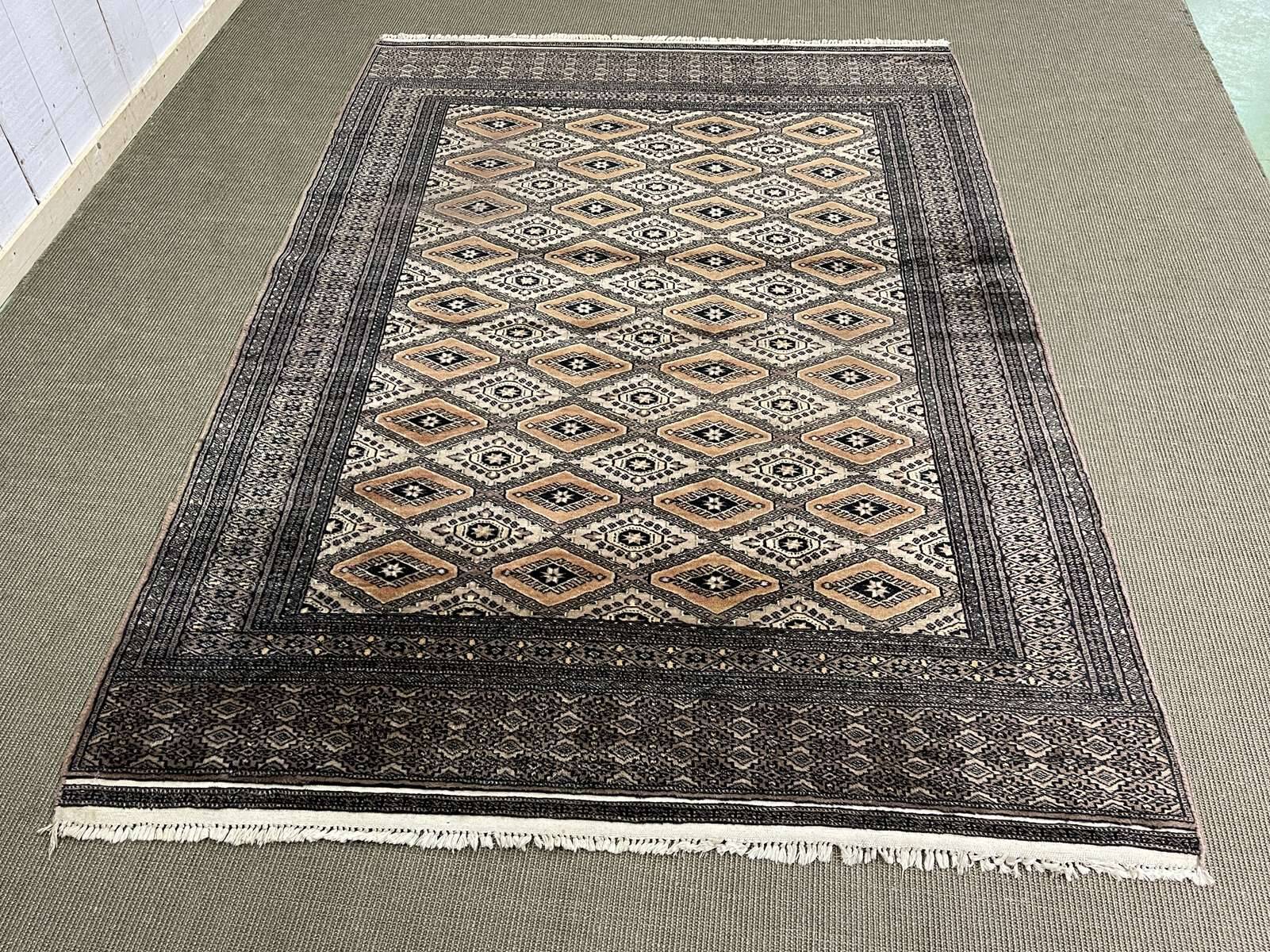 Handmade Pakistani wool and silk rug - 2m23x1m56