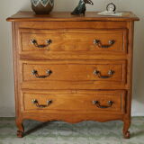 Country chest of drawers in vintage solid oak