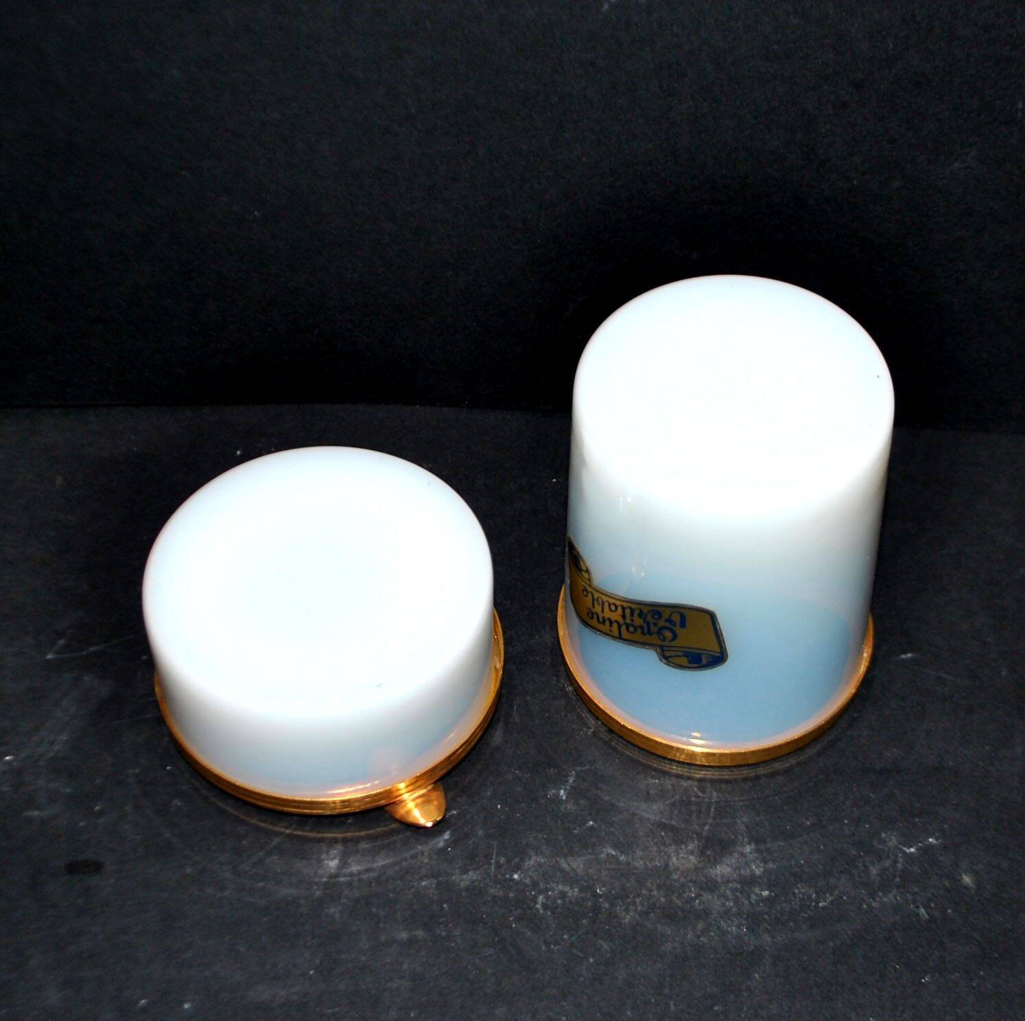 Cendrier vintage en verre opaline blanche et gobelet à cigarette opaline véritable