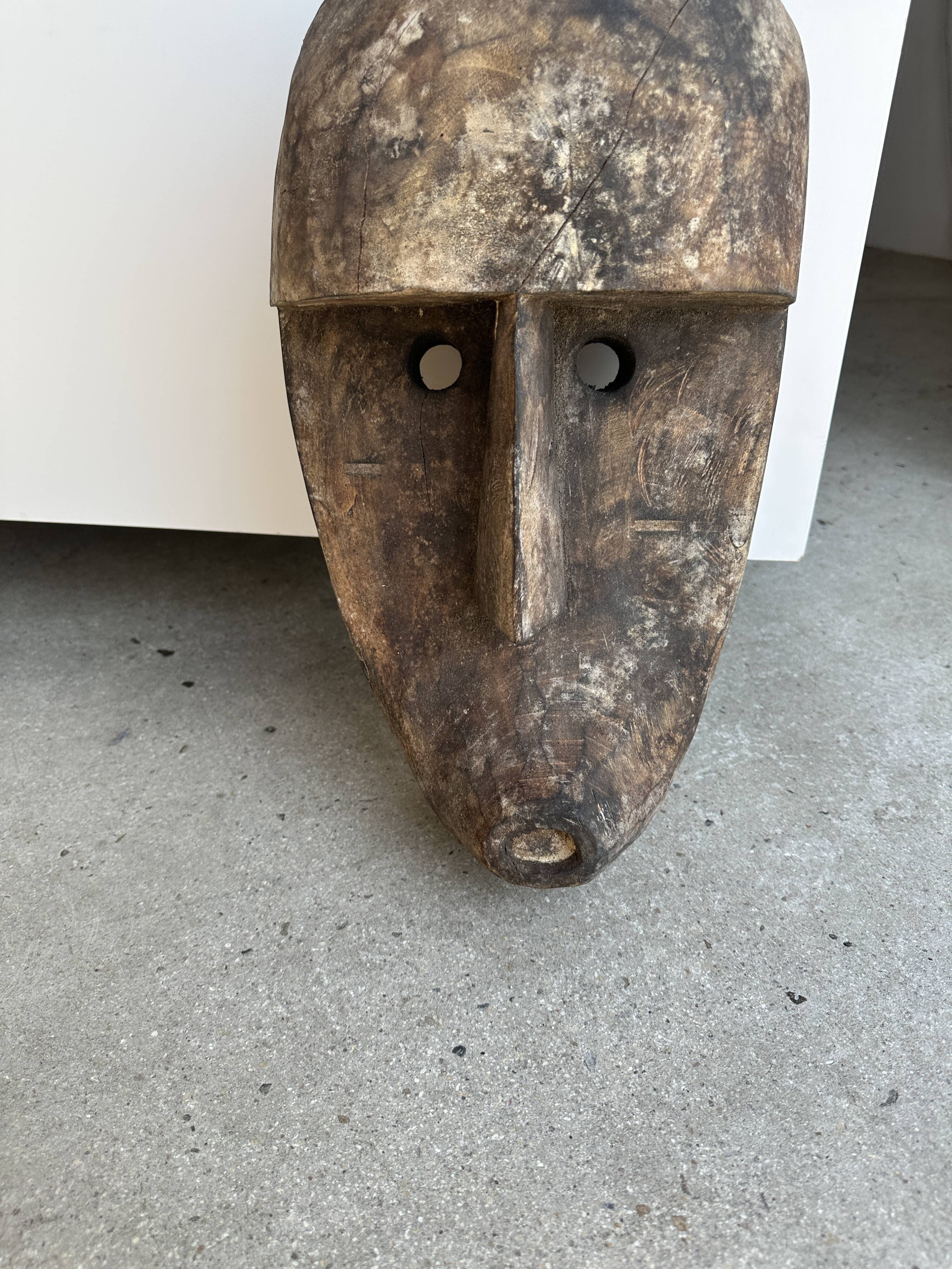 Large Timor mask in patinated wood H:50cm (1)