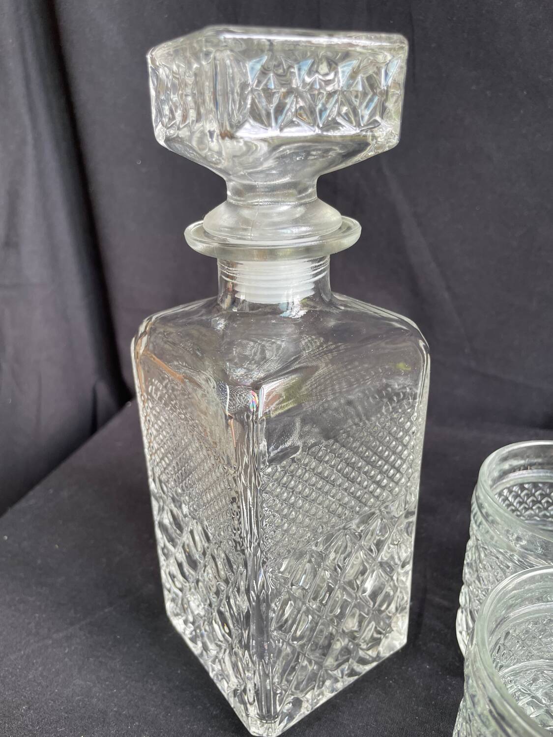 Chiseled glass whiskey service carafe and 6 Italian glasses