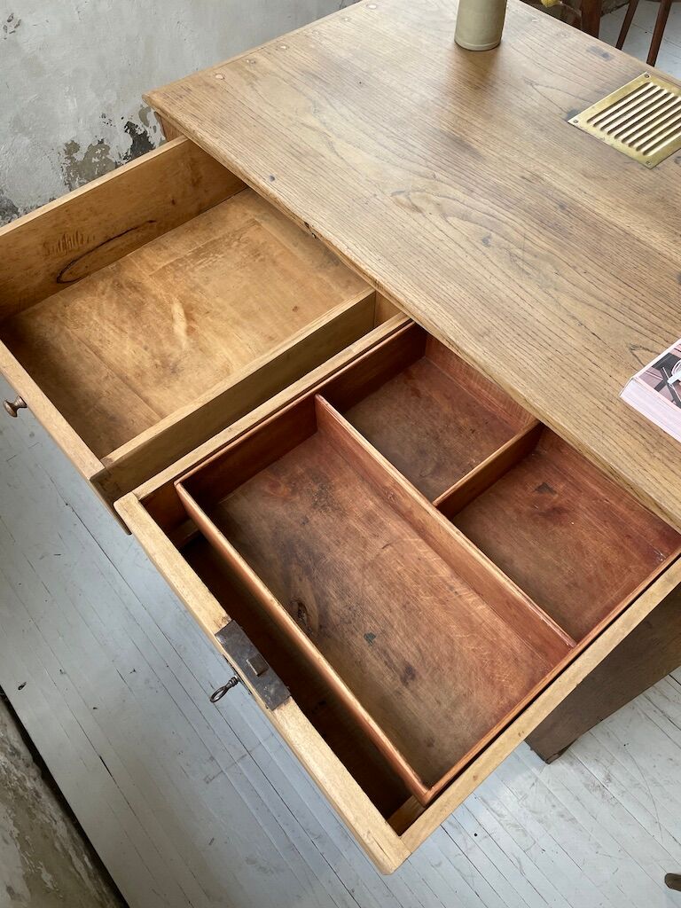 Early 20th century oak trade counter