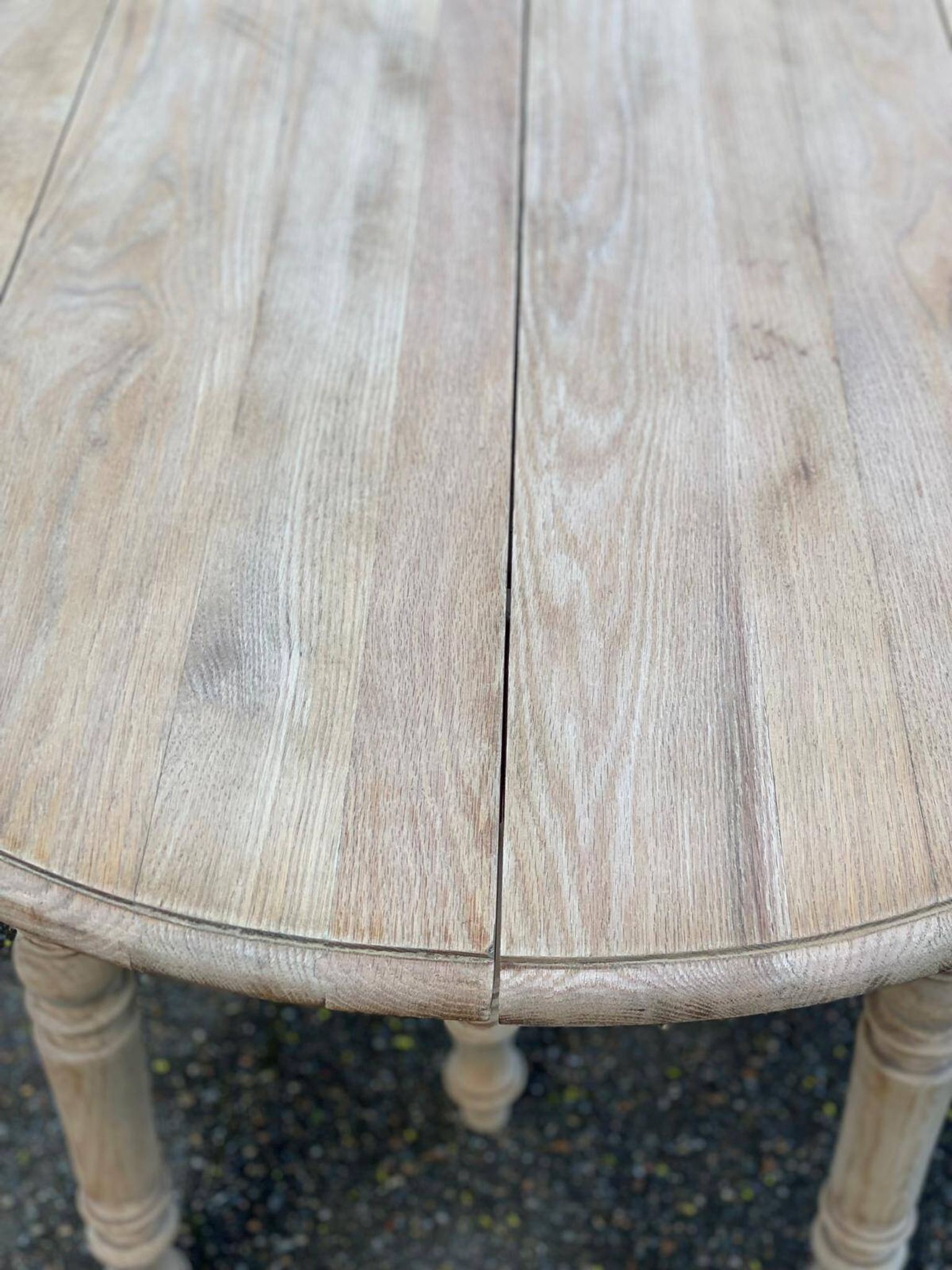 Table à manger ronde extensible Louis Philippe à volets rénovée avec 4 rall