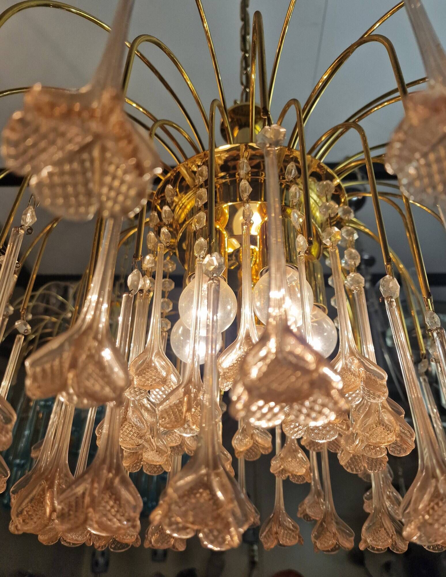 Vintage chandelier rain gold with handmade Murano glass pink flowers.