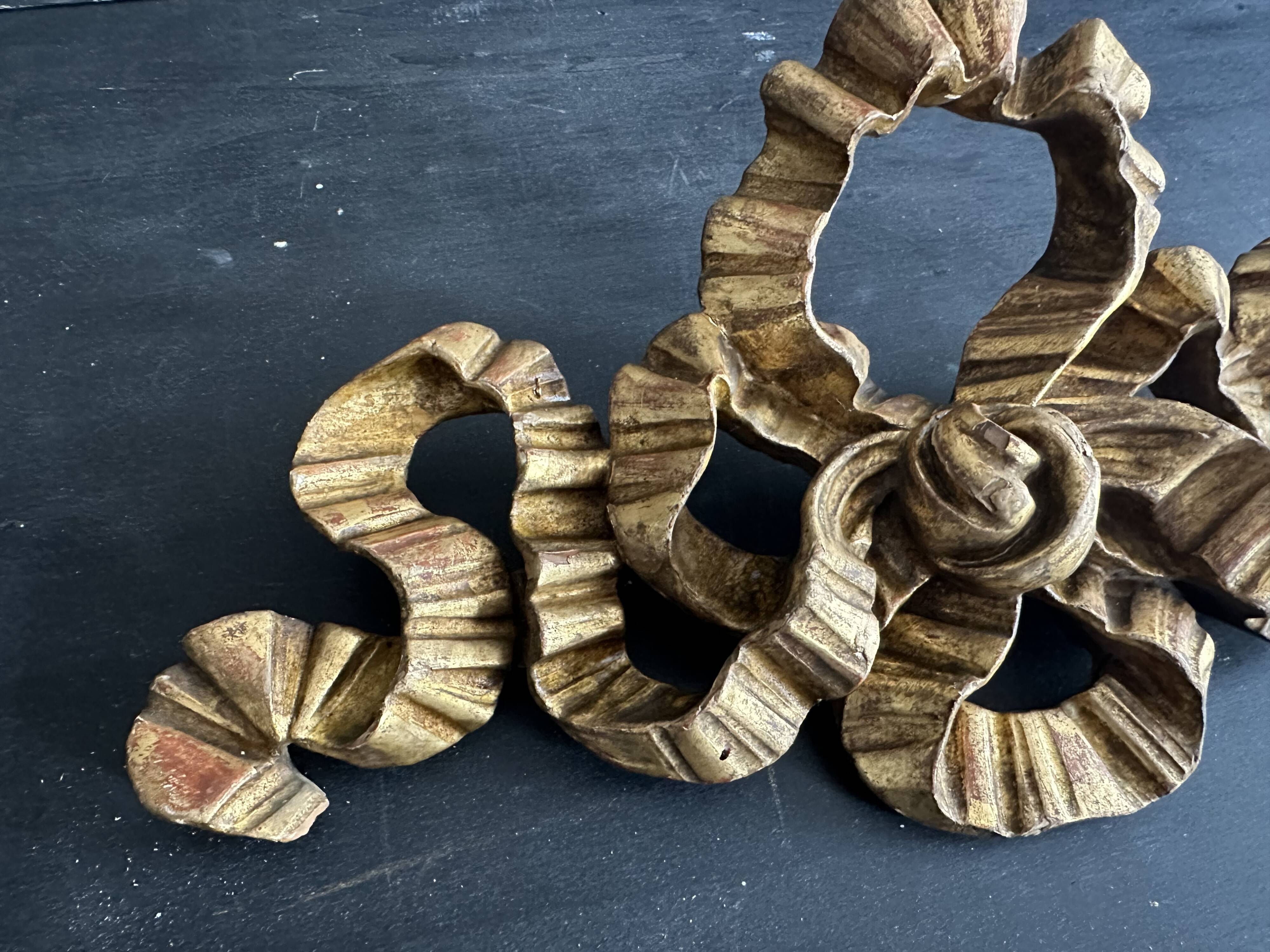 Ancient carved wooden fronton, Louis XVI bow, 19th century.
