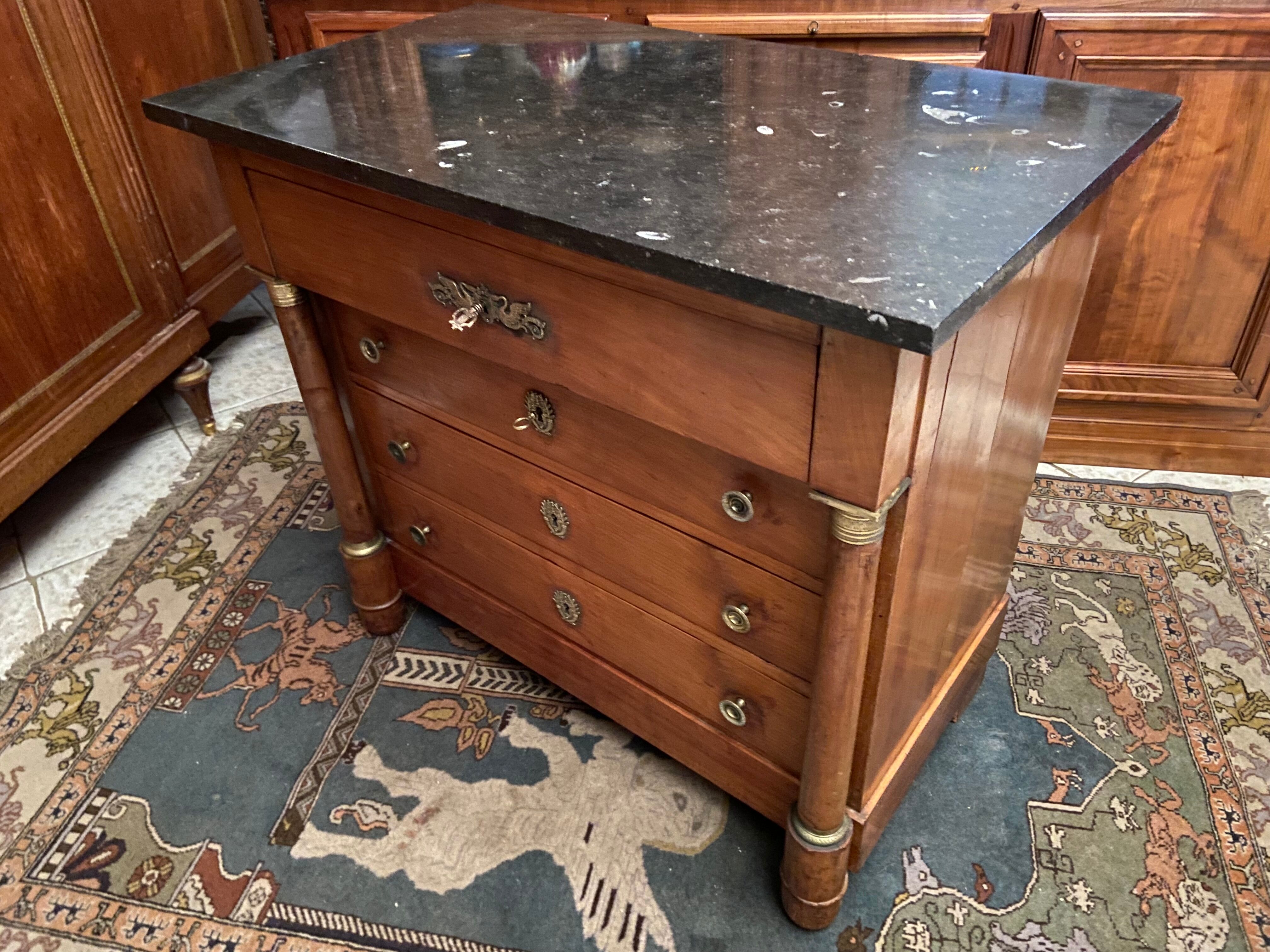 Chest of drawers with columns in blond walnut Empire style XIXth
