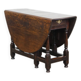 Very beautiful antique English oak gateleg table with an excellent patina