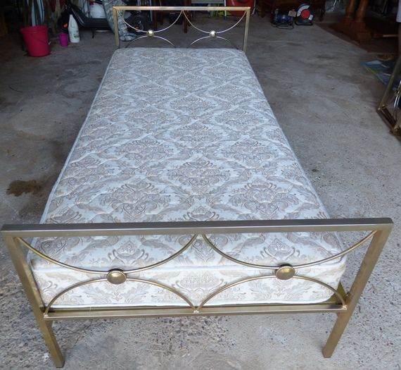 Bed 1 person vintage with metal headboard and footboard and spring metal box spring
