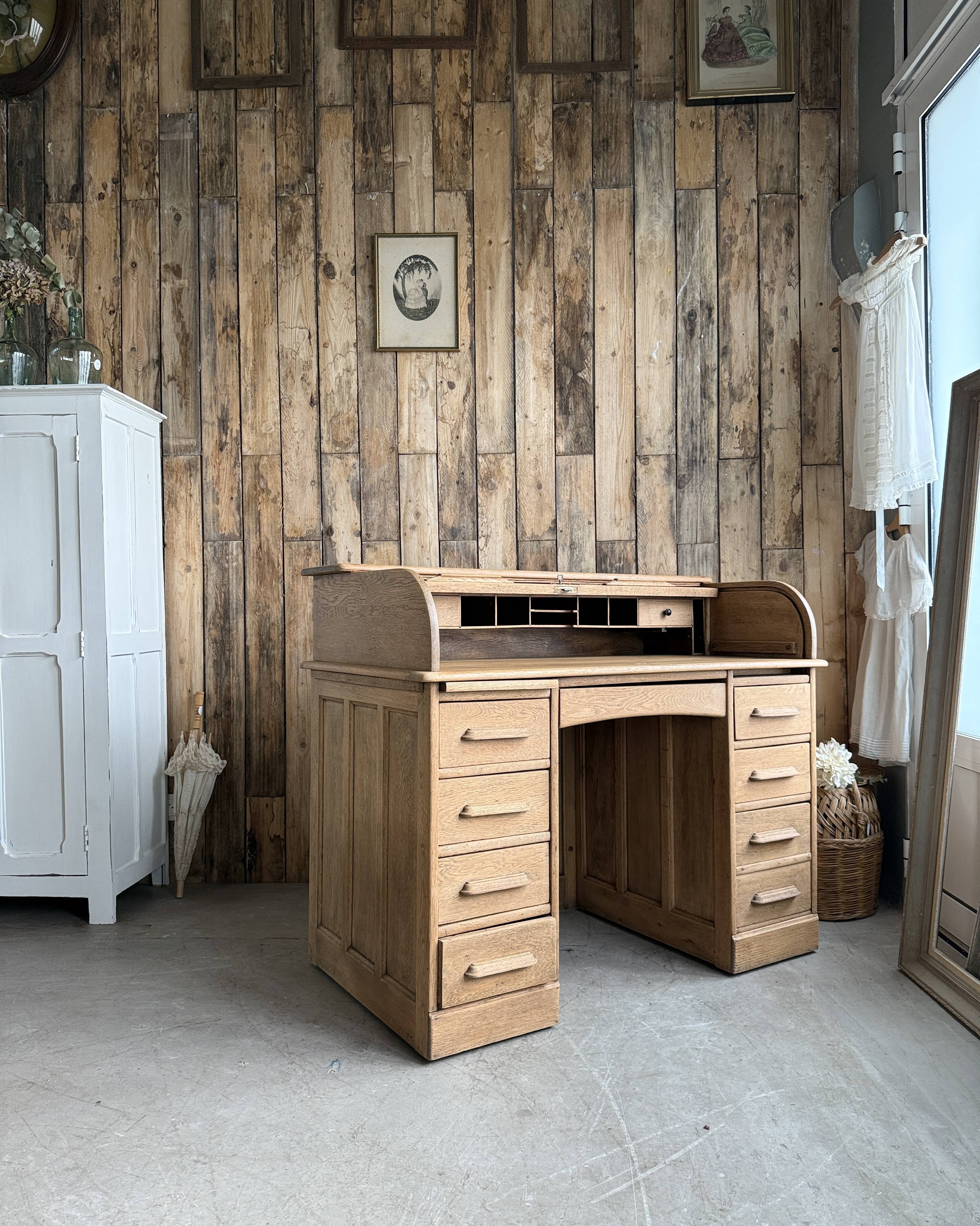 American oak cylinder desk (renovated)