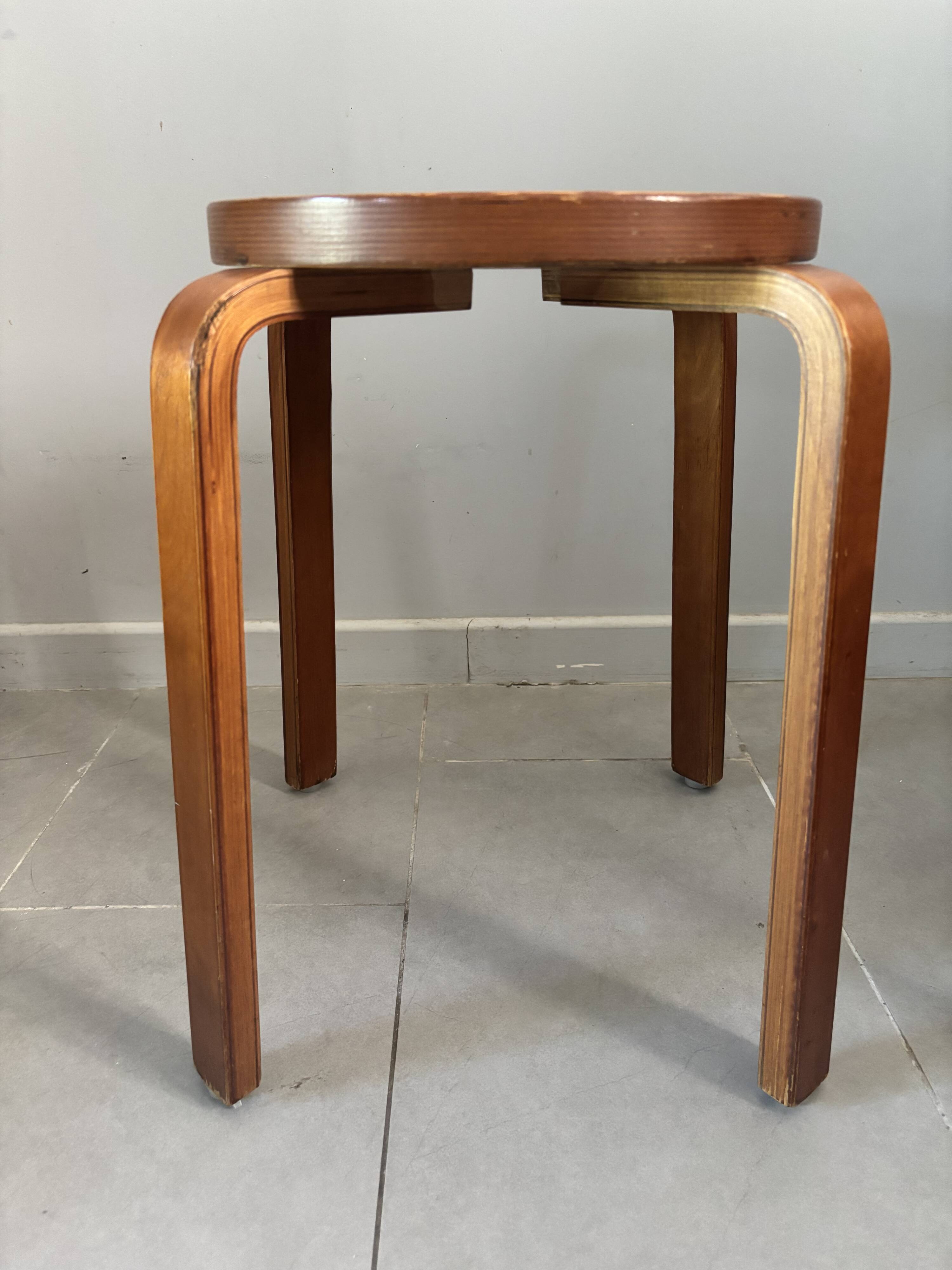 Pair of Artek stools model E60 (rare version with 4 legs), Alvar Aalto