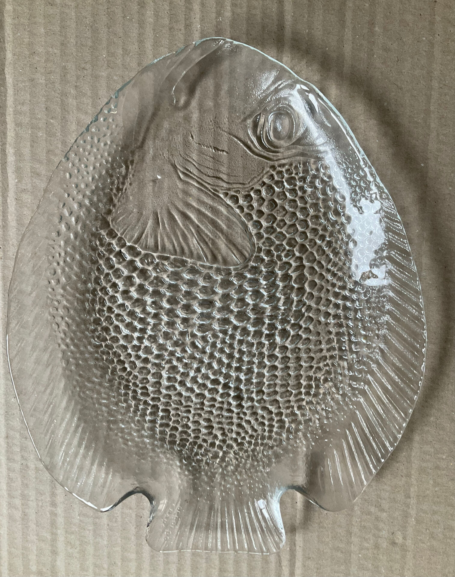 Set of 8 vintage fish plates Arcoroc France