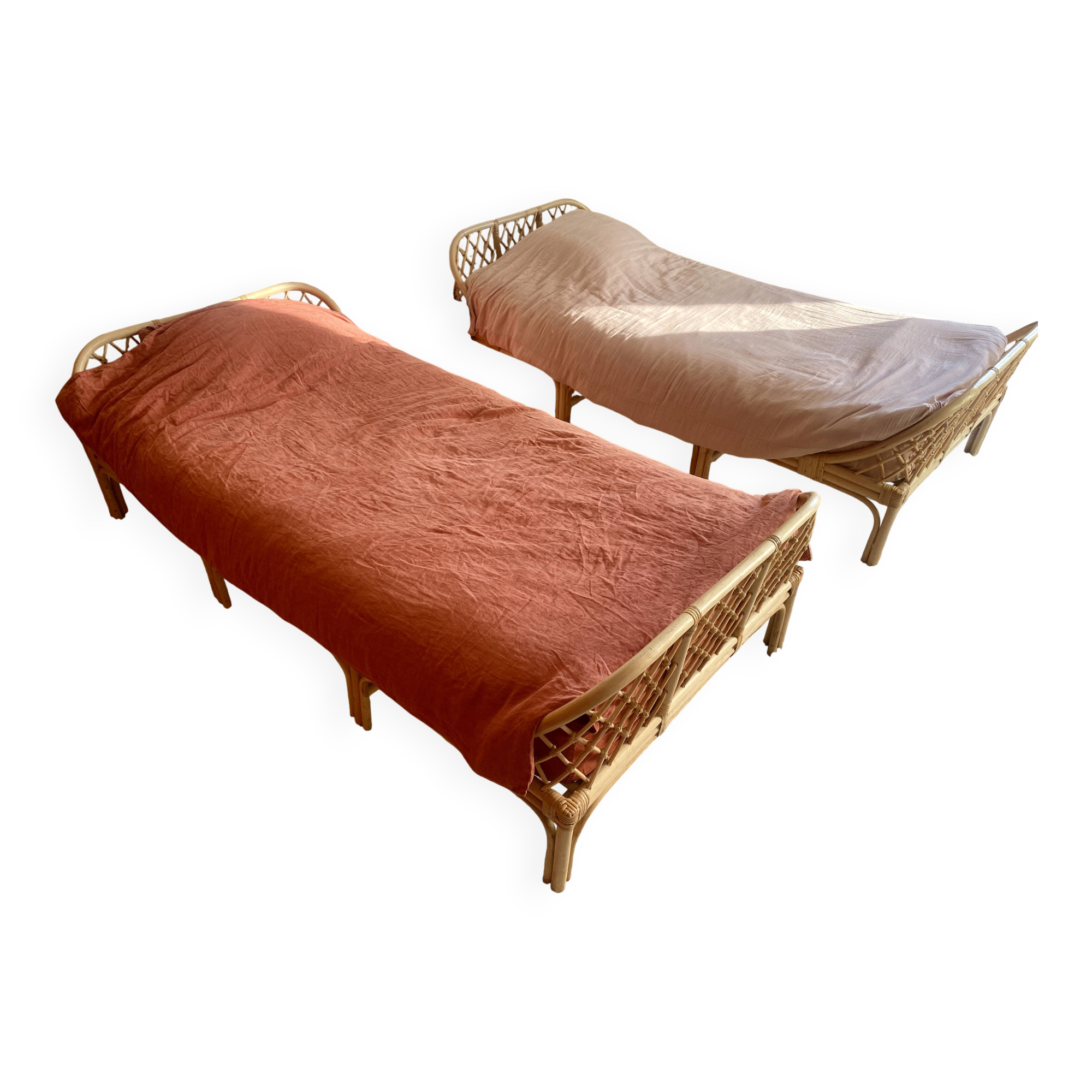 Rattan bed