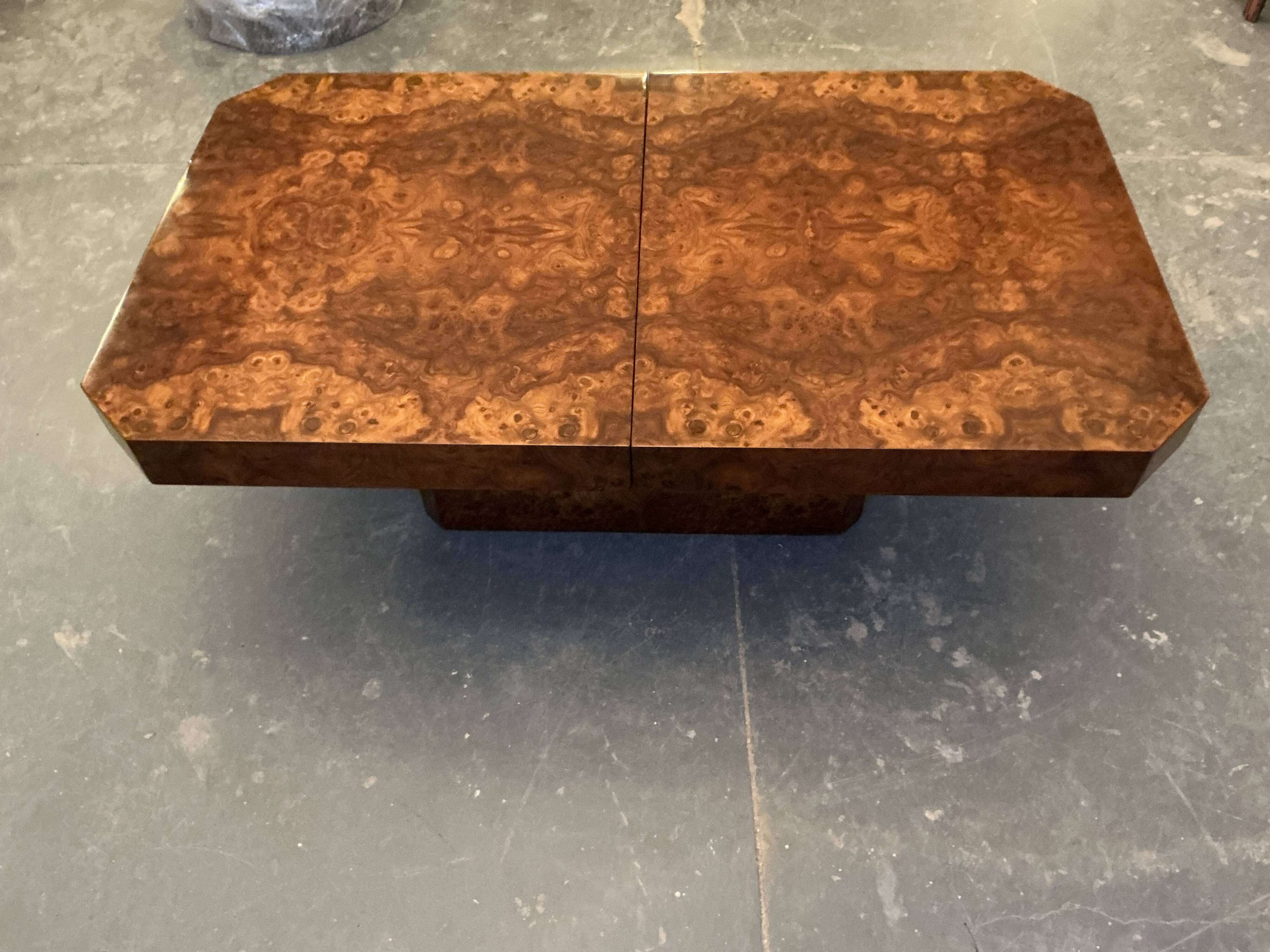 Elegant coffee table in elm burl, 1970