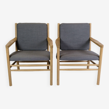 Ensemble de 2 fauteuils modèle J147 en chêne par Erik Ole Jørgensen édité par FDB