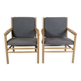 Ensemble de 2 fauteuils modèle J147 en chêne par Erik Ole Jørgensen édité par FDB