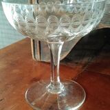 3 coupes à champagne en verre taillé