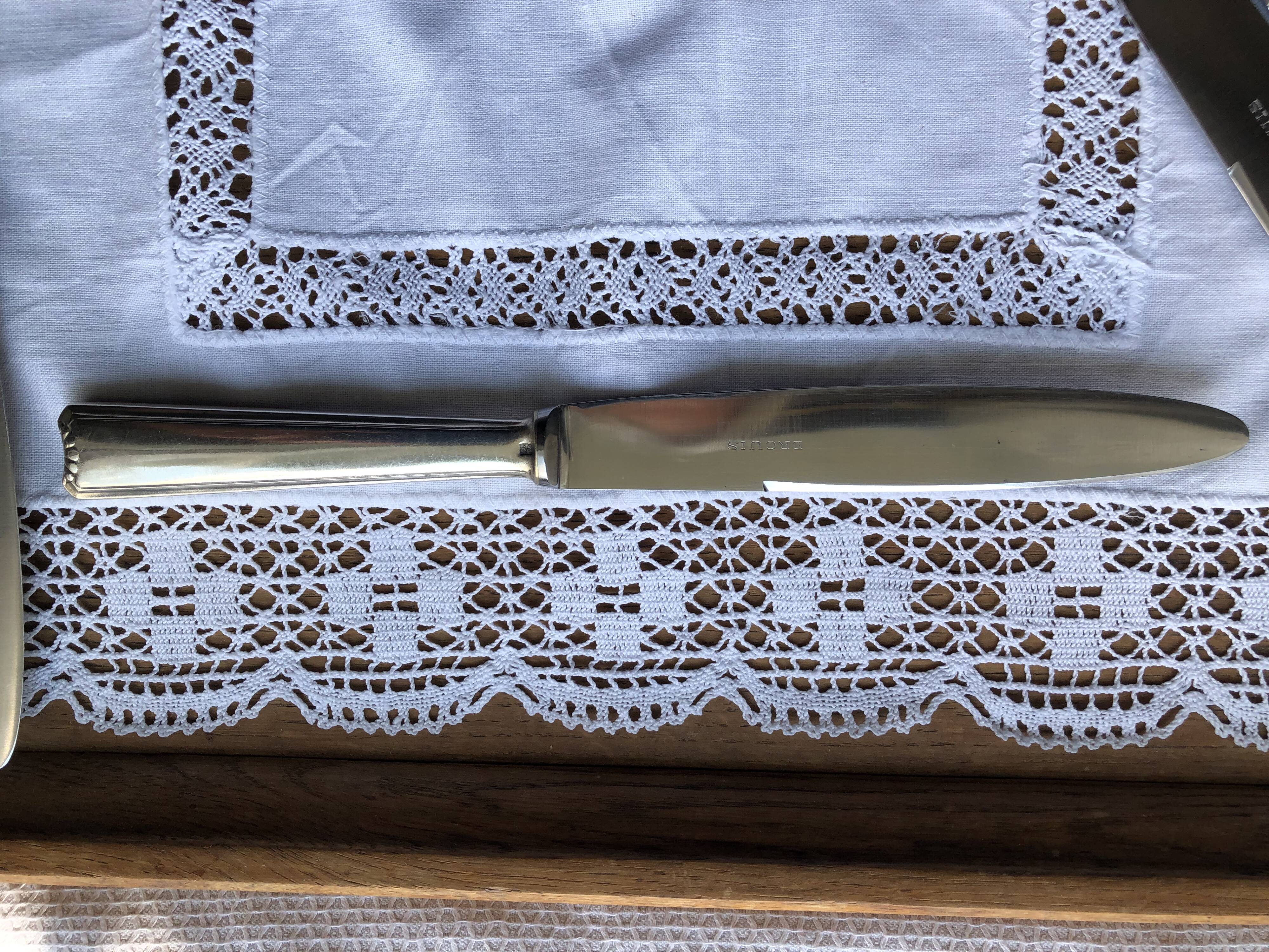 Série de 10 couteaux de table ercuis métal argenté