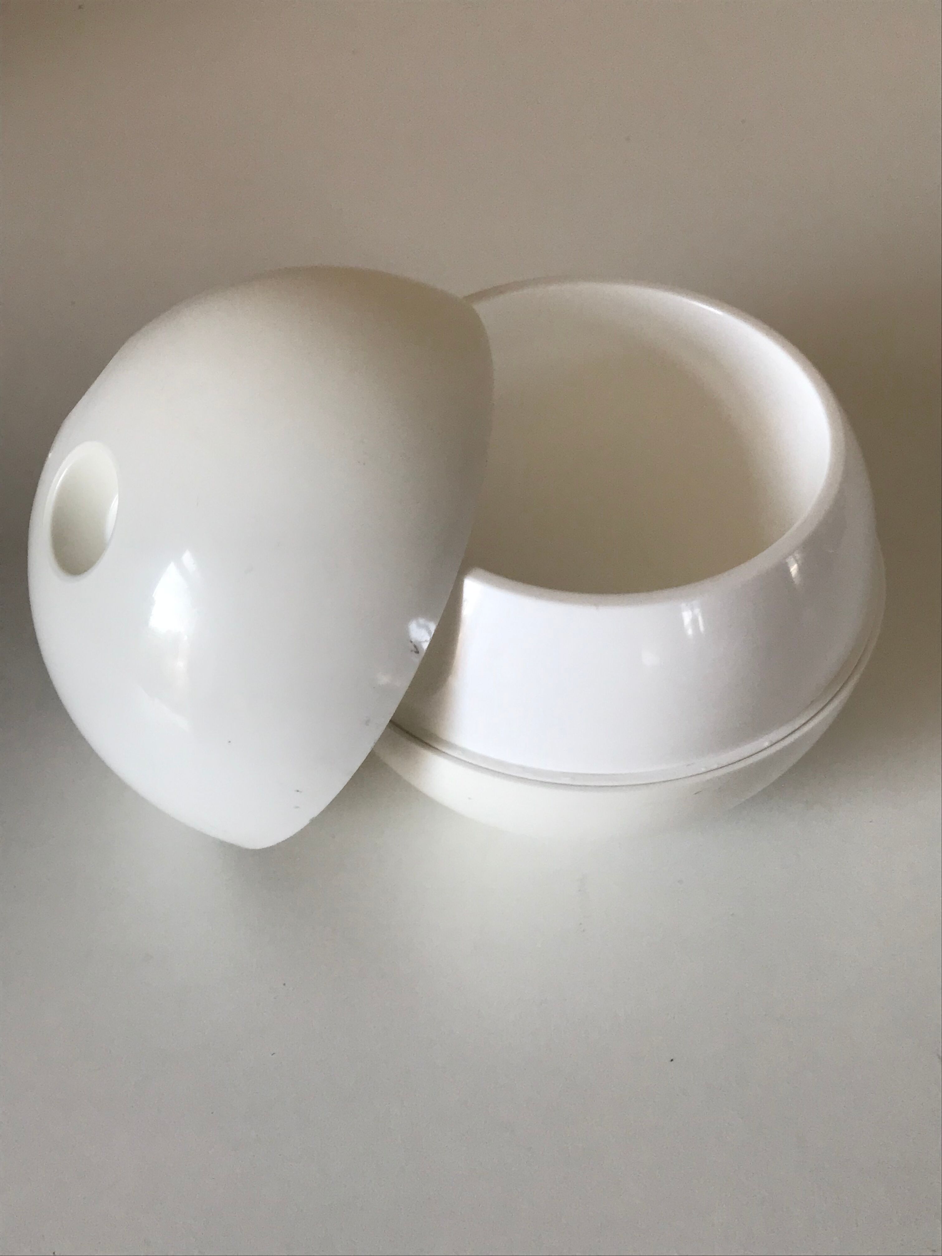 Bac à glaçons boule de bowling blanche design annees 70