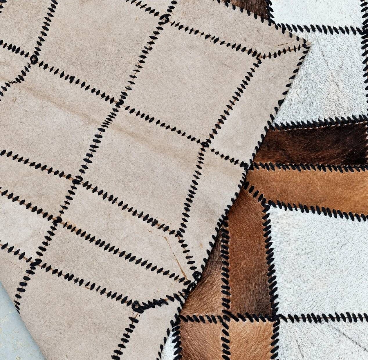 Tapis en patchwork de cuir de vache à lacets / années 1980