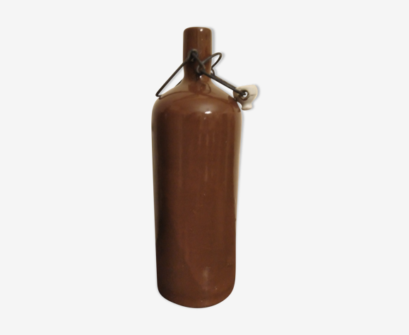 Bouteille en grès marron