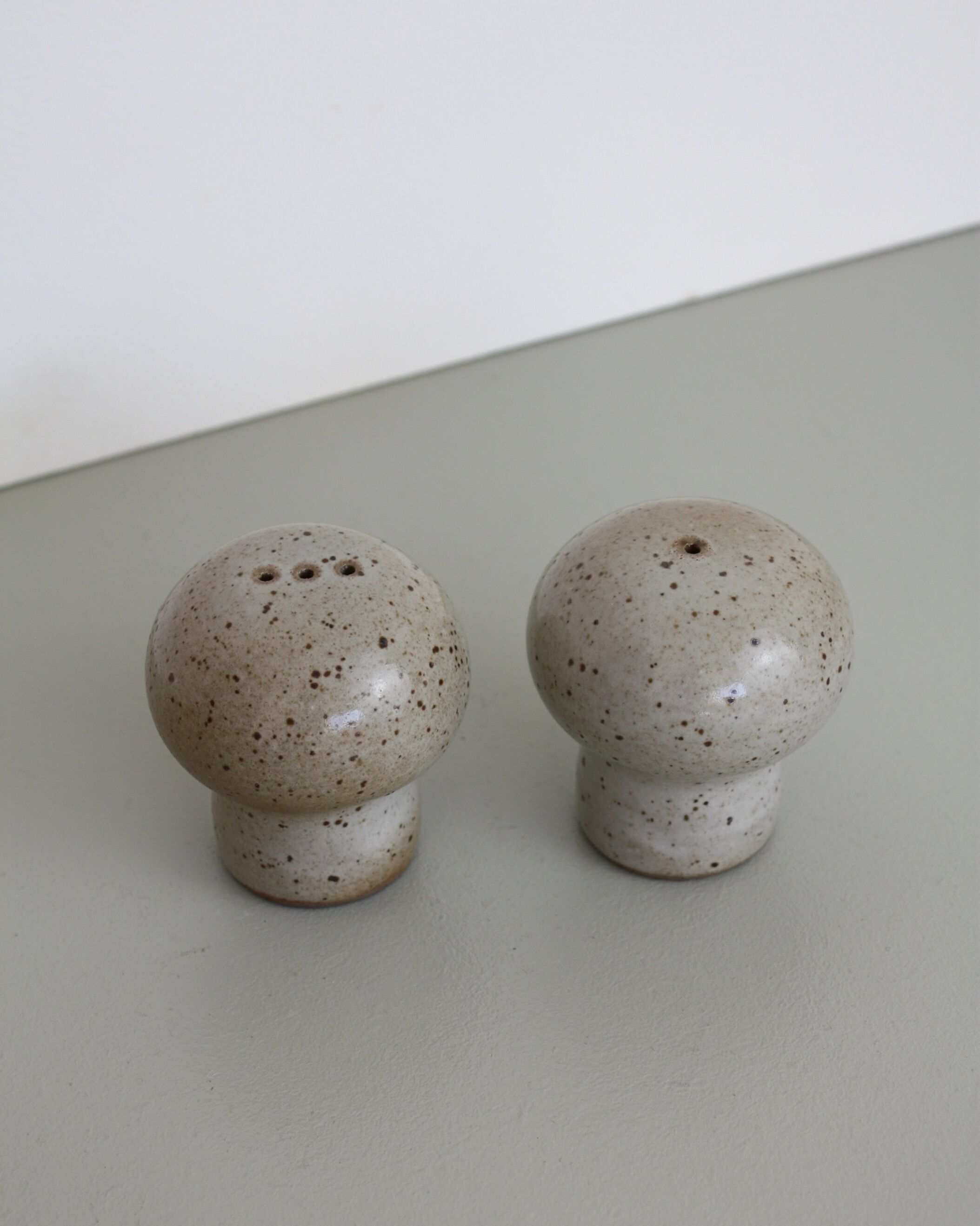 Salt and pepper shaker Grès du Marais
