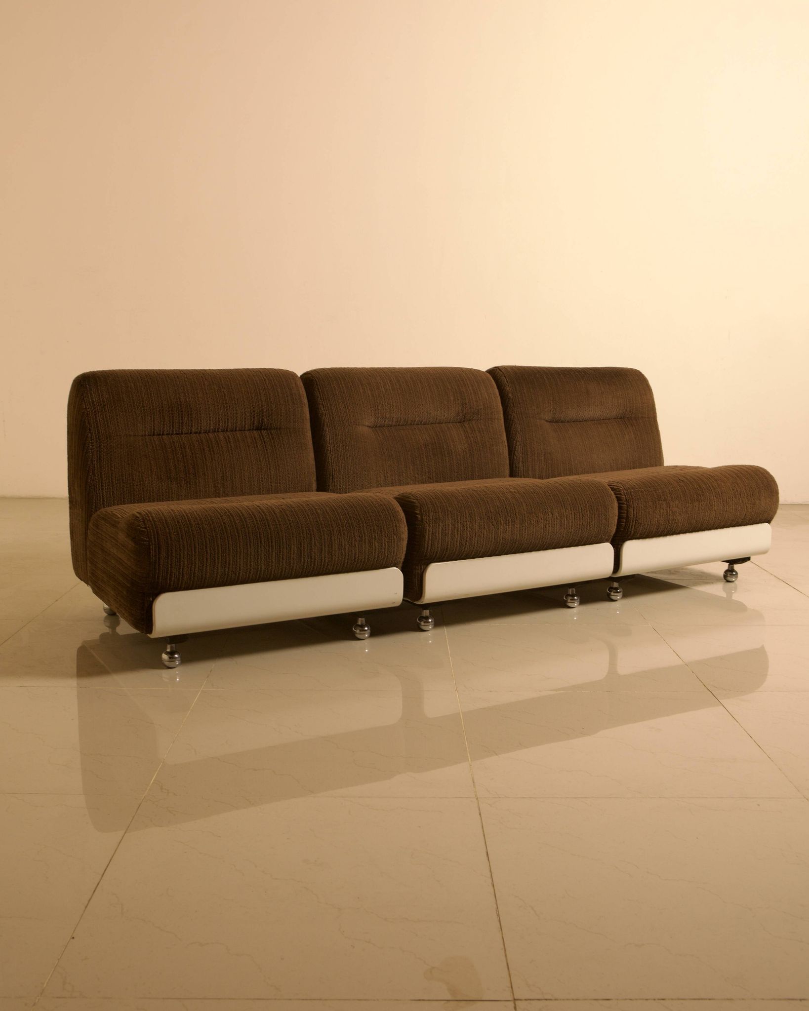 3 chauffeuses "Concha" en velours marron par Jo Otterpohl pour COR