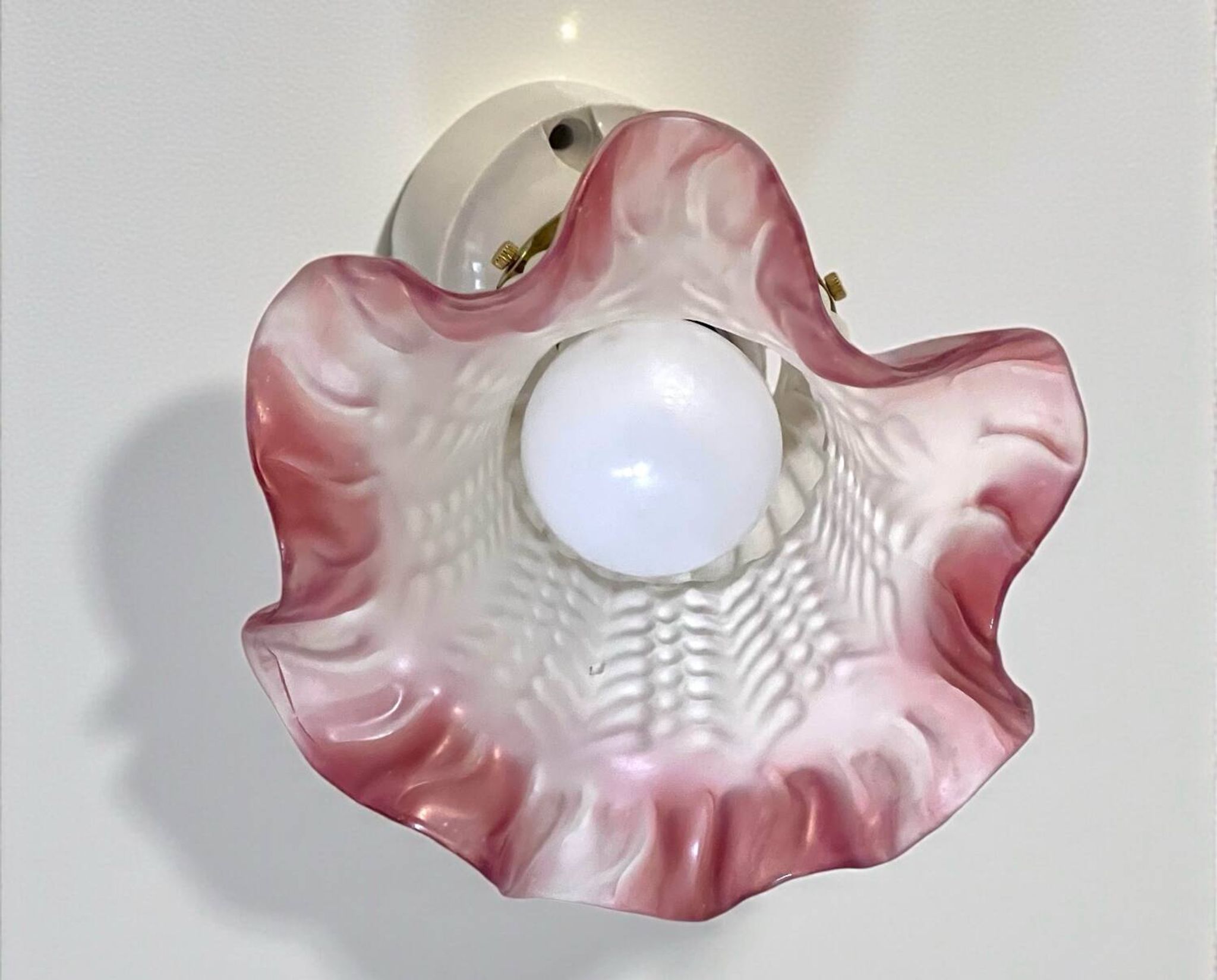 Pair of porcelain wall lights with pink glass tulips, Art Deco.
