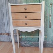 Table de chevet vintage en bois naturel à 3 tiroirs
