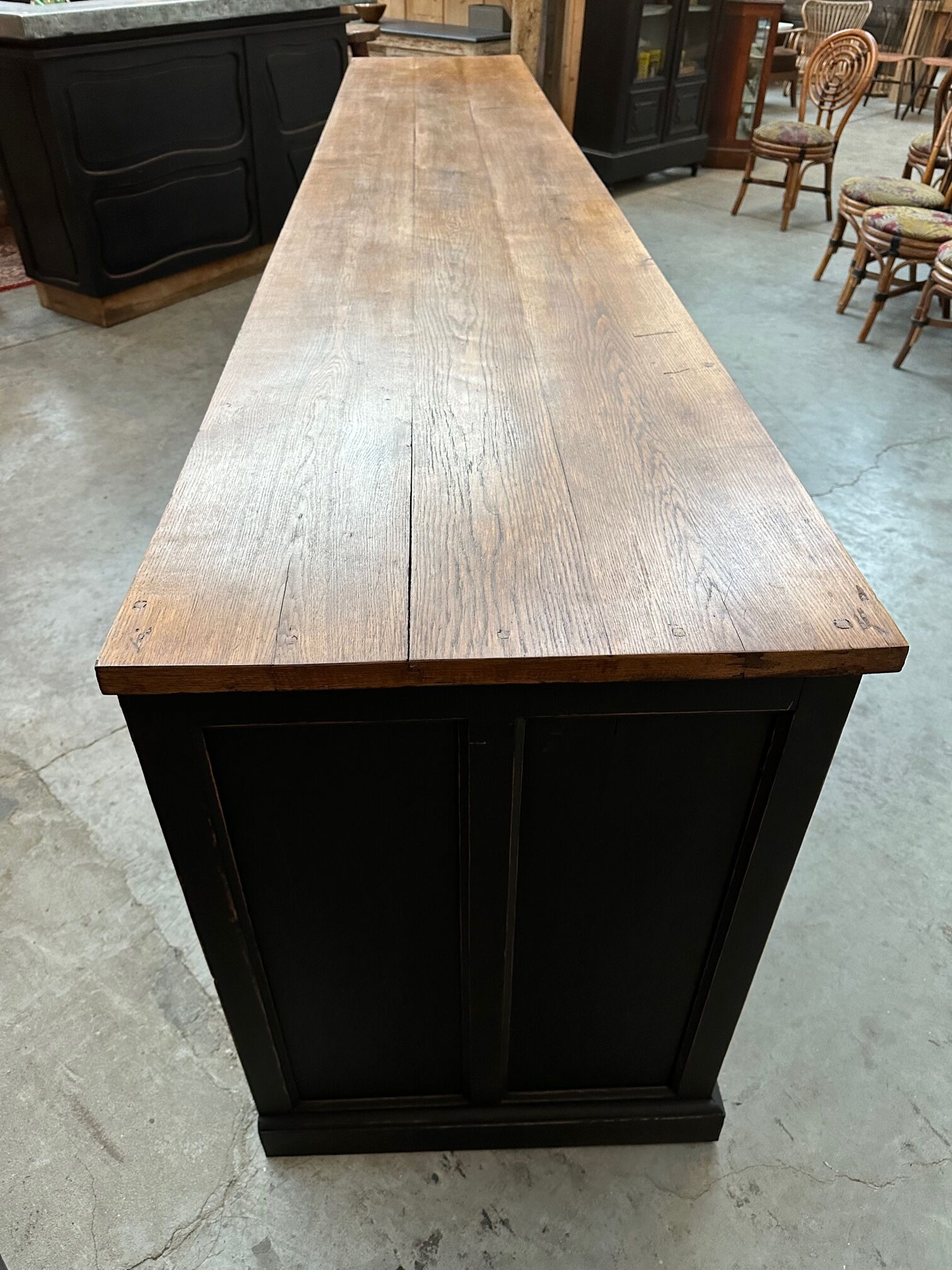 Counter early twentieth oak