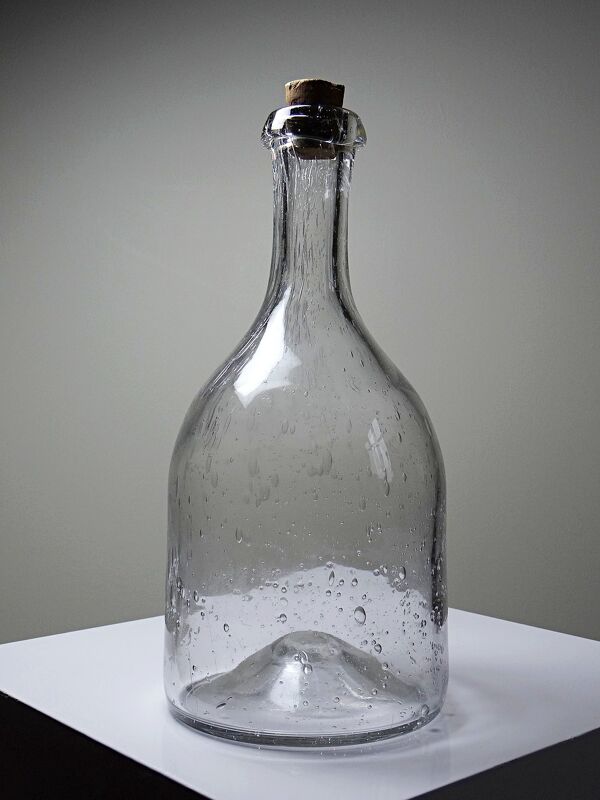 Grande bouteille ancienne en verre soufflé bullé, début XXe 1900-1920